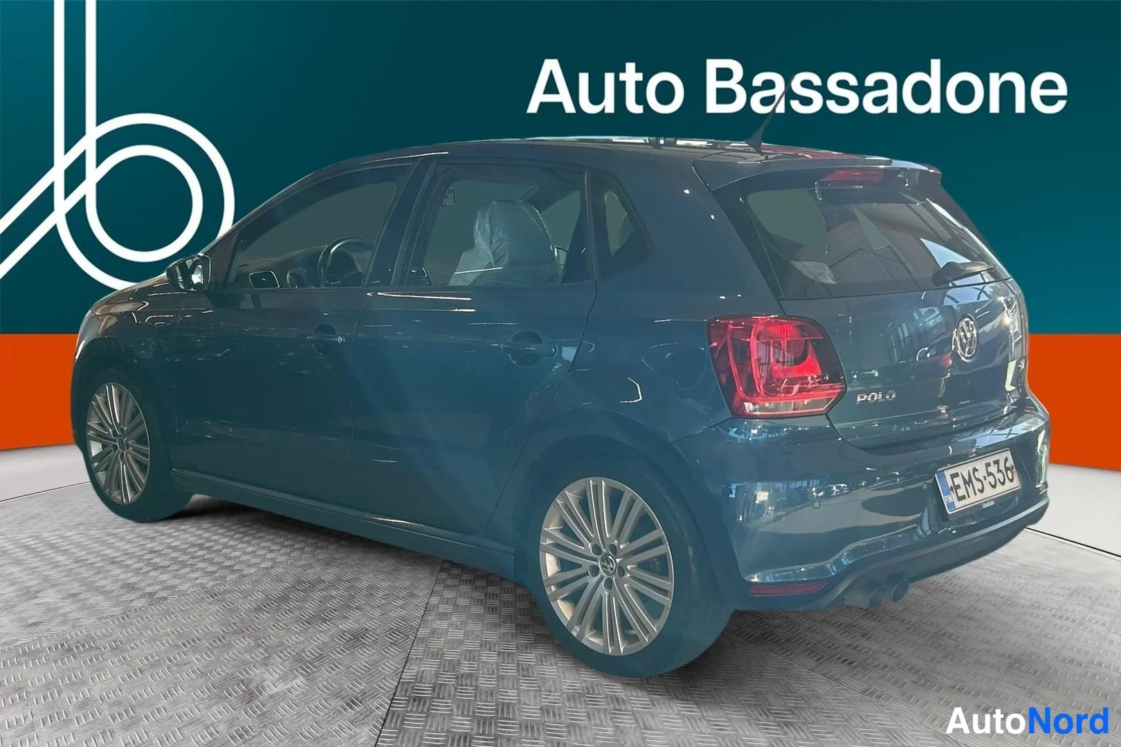 Sininen Volkswagen Polo 2014, takaviisto, kuva 8