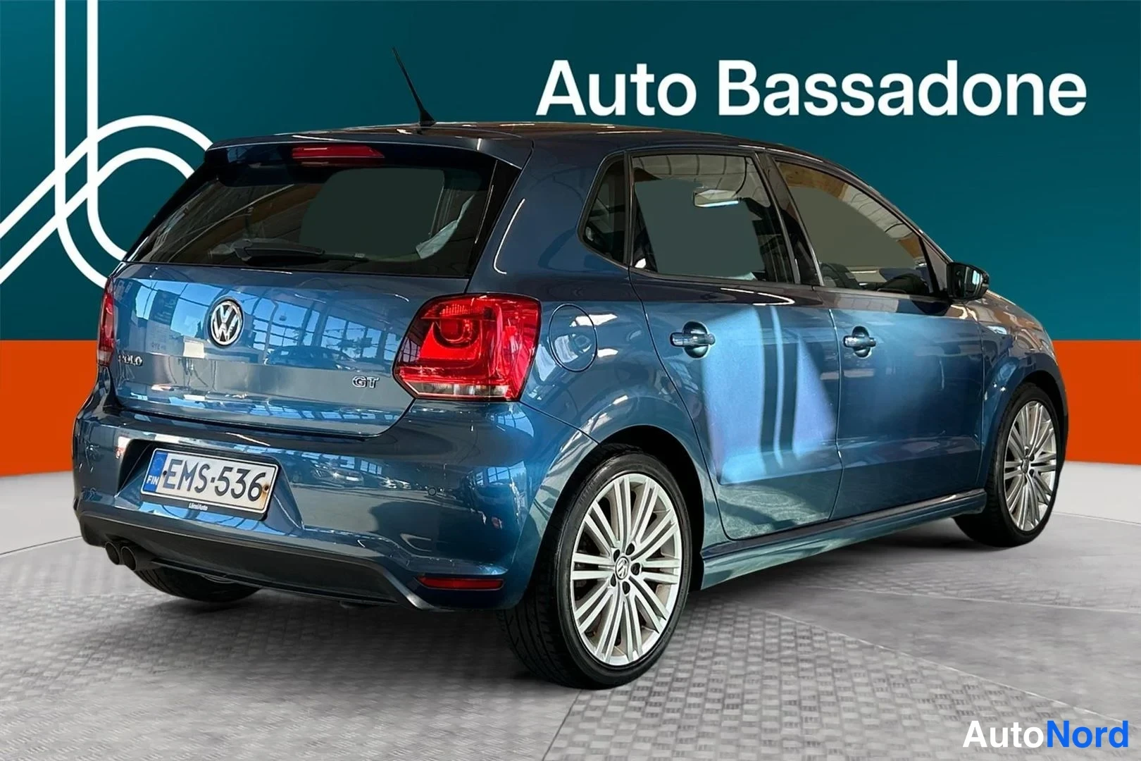 Sininen Volkswagen Polo 2014, takaviisto, kuva 6