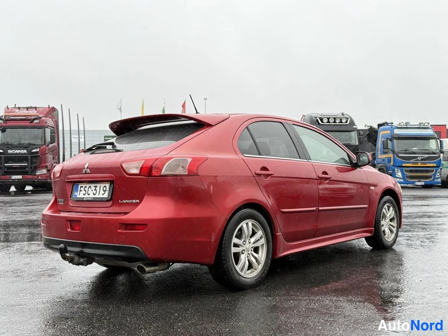 Punainen Mitsubishi Lancer 2010, takaviisto, kuva 3