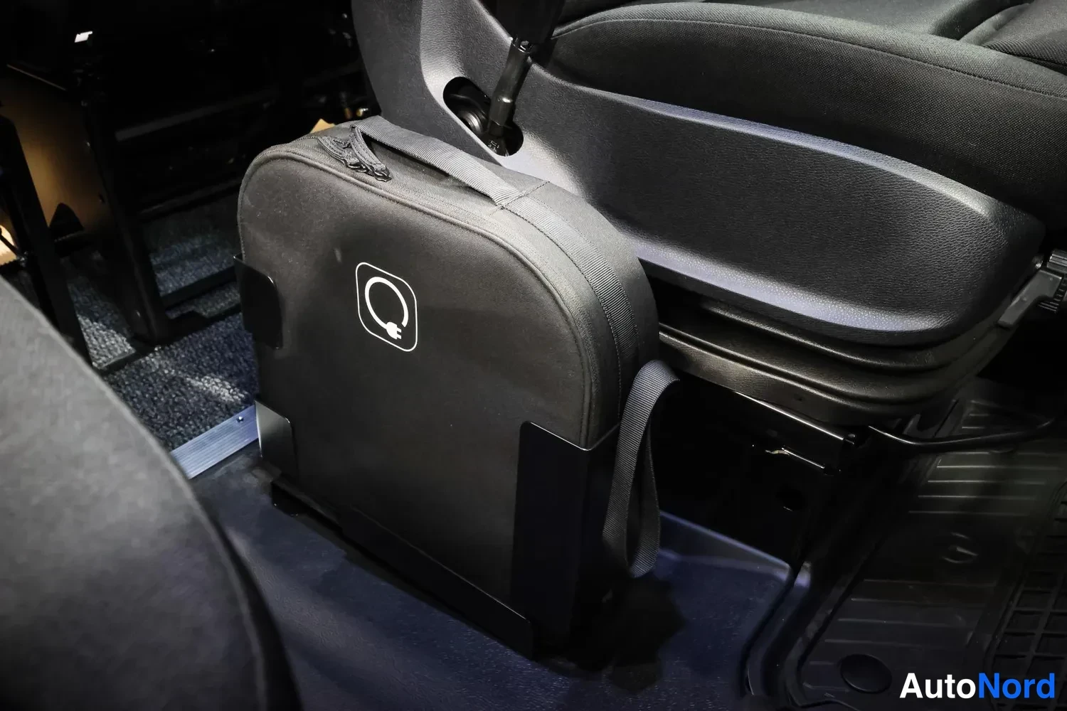 Black Mercedes-Benz Sprinter 2026, detail, photo 20