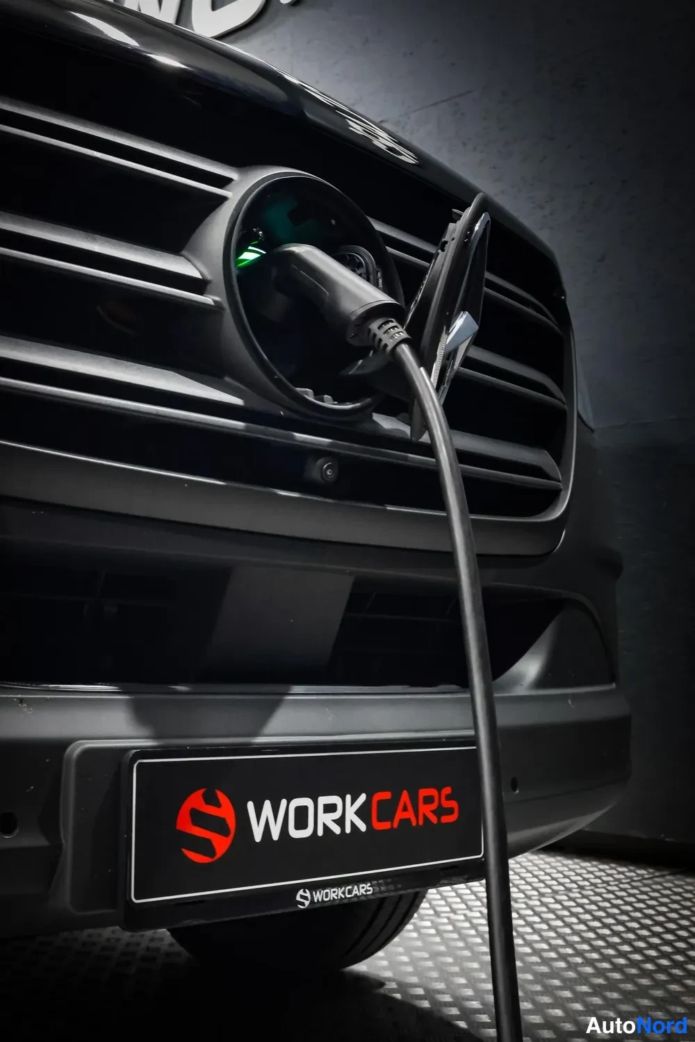 Black Mercedes-Benz Sprinter 2026, detail, photo 21