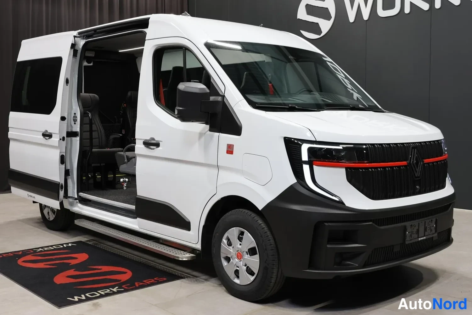 White Renault Master 2026, front three-quarter, nose to the right, photo 5