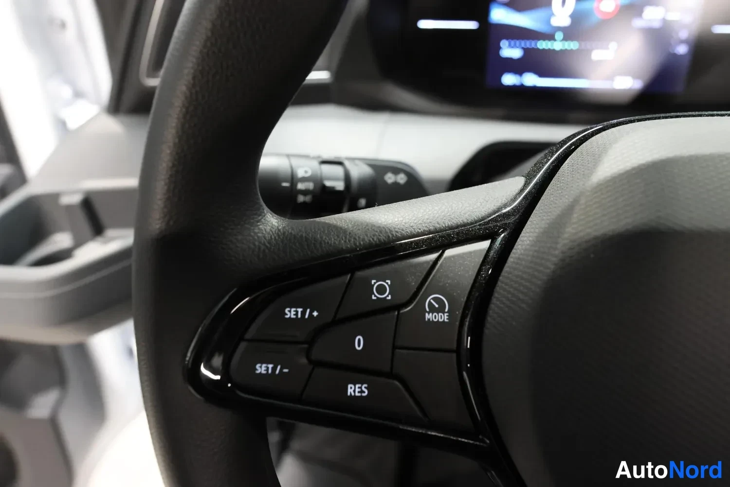 White Renault Master 2026, detail, photo 26