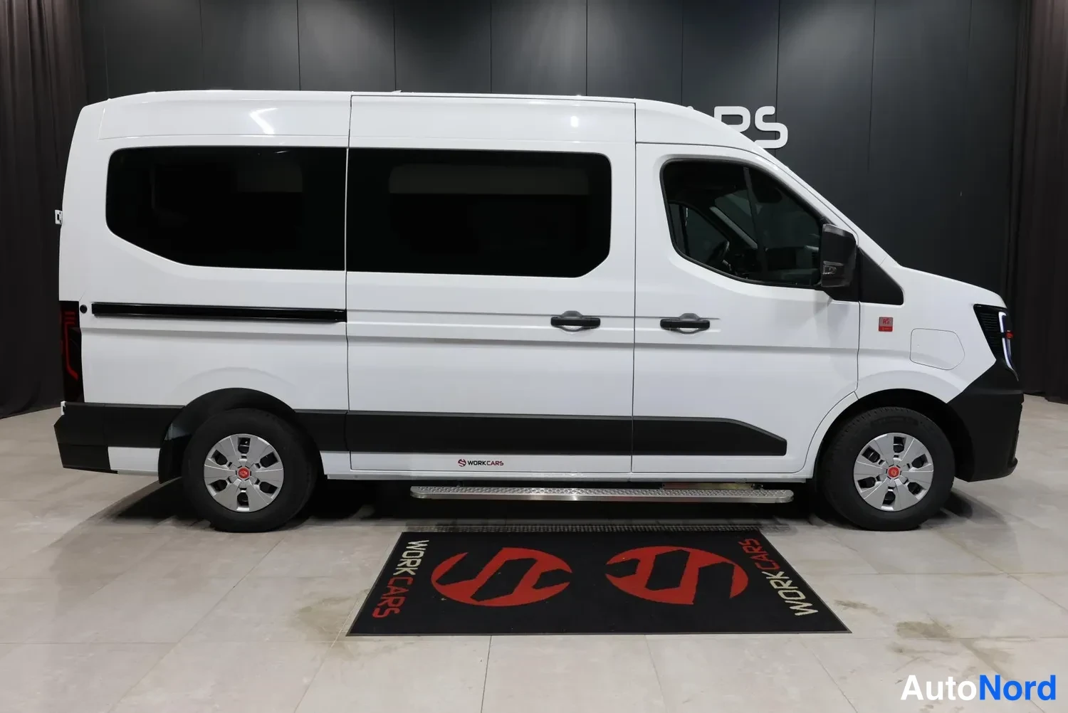 White Renault Master 2026, front three-quarter, nose to the right, photo 3