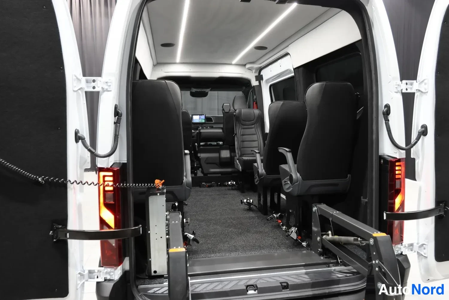 White Renault Master 2026, rear, photo 13