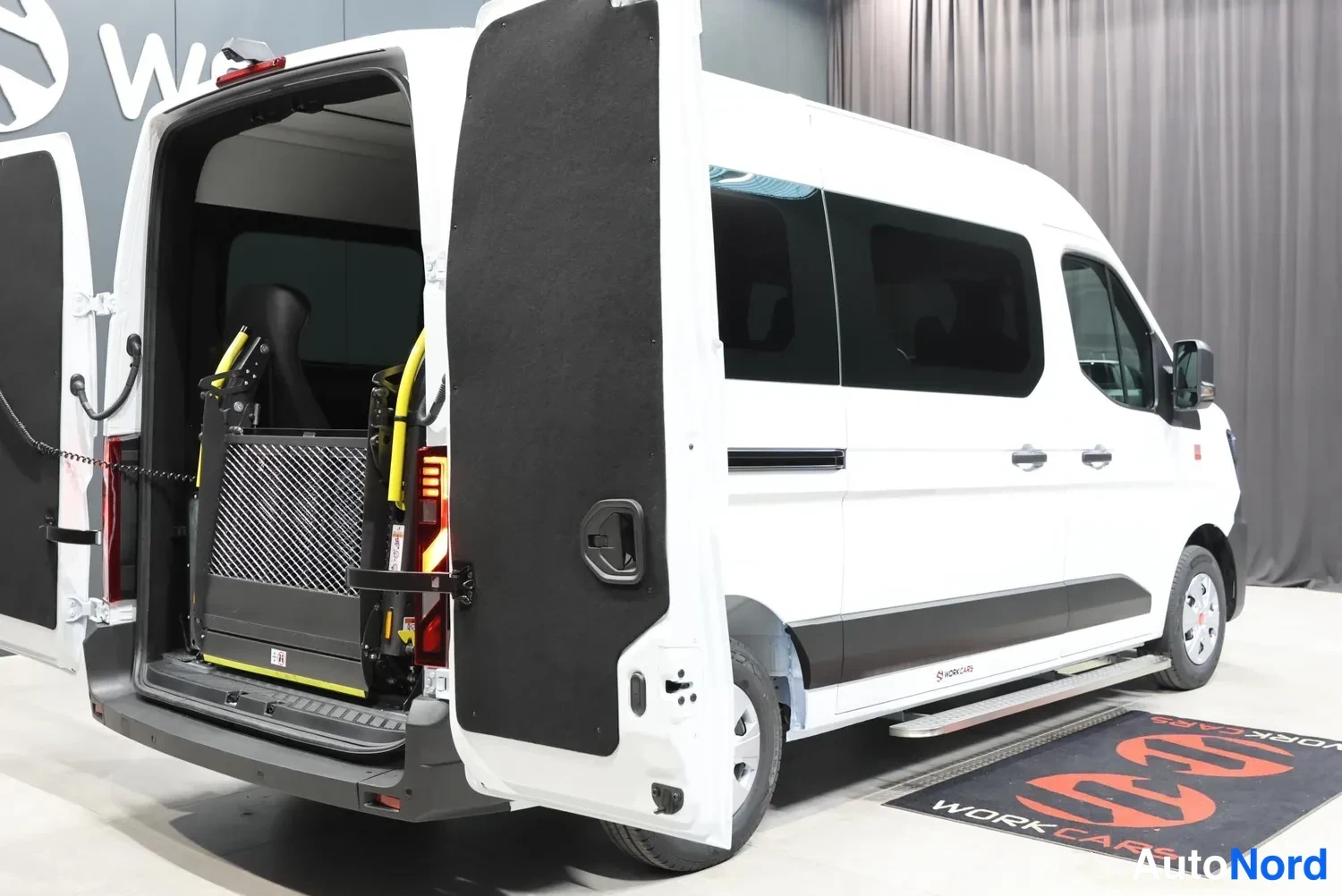 White Renault Master 2026, rear three-quarter, photo 10