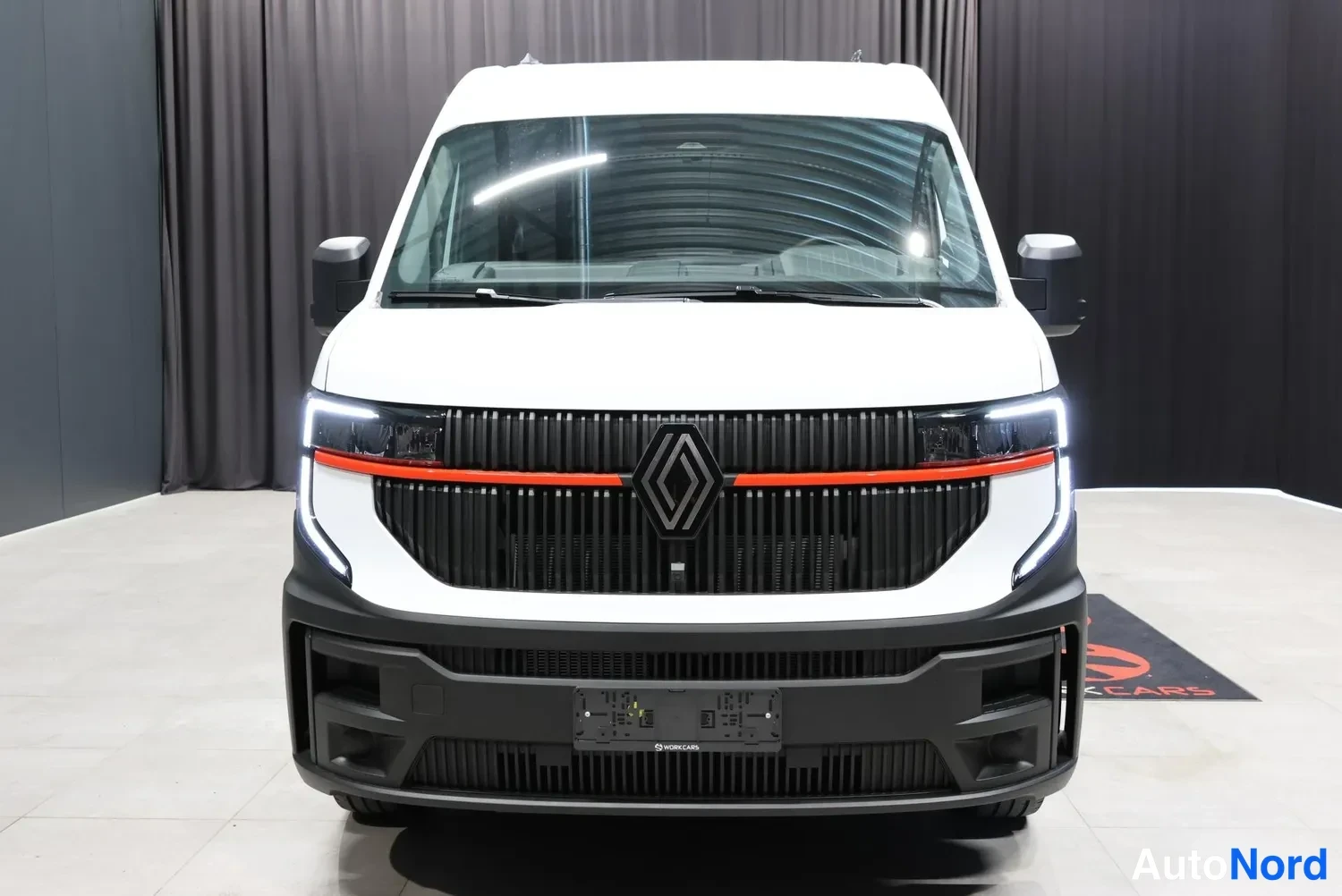 White Renault Master 2026, front, photo 6