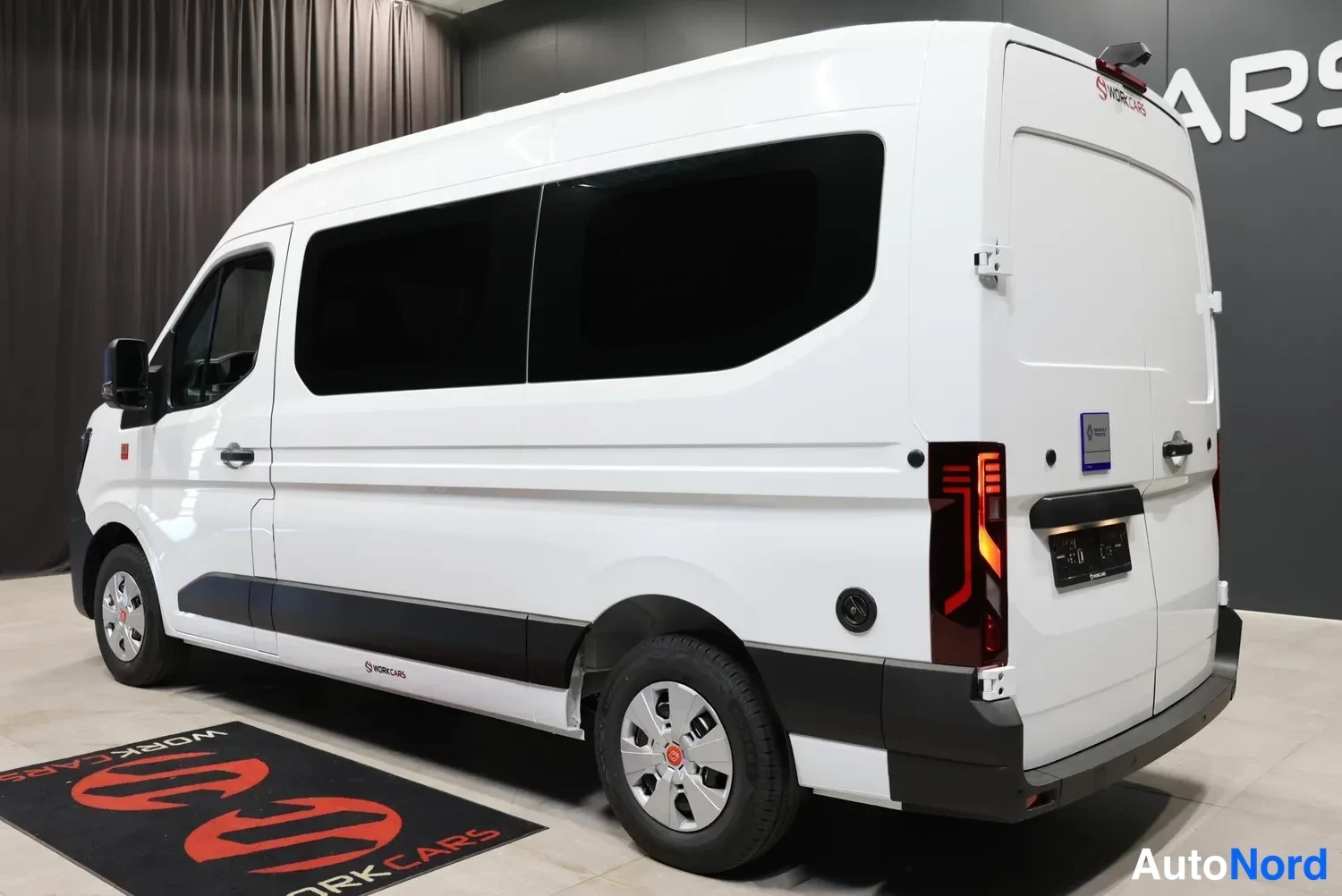 White Renault Master 2026, rear three-quarter, photo 9