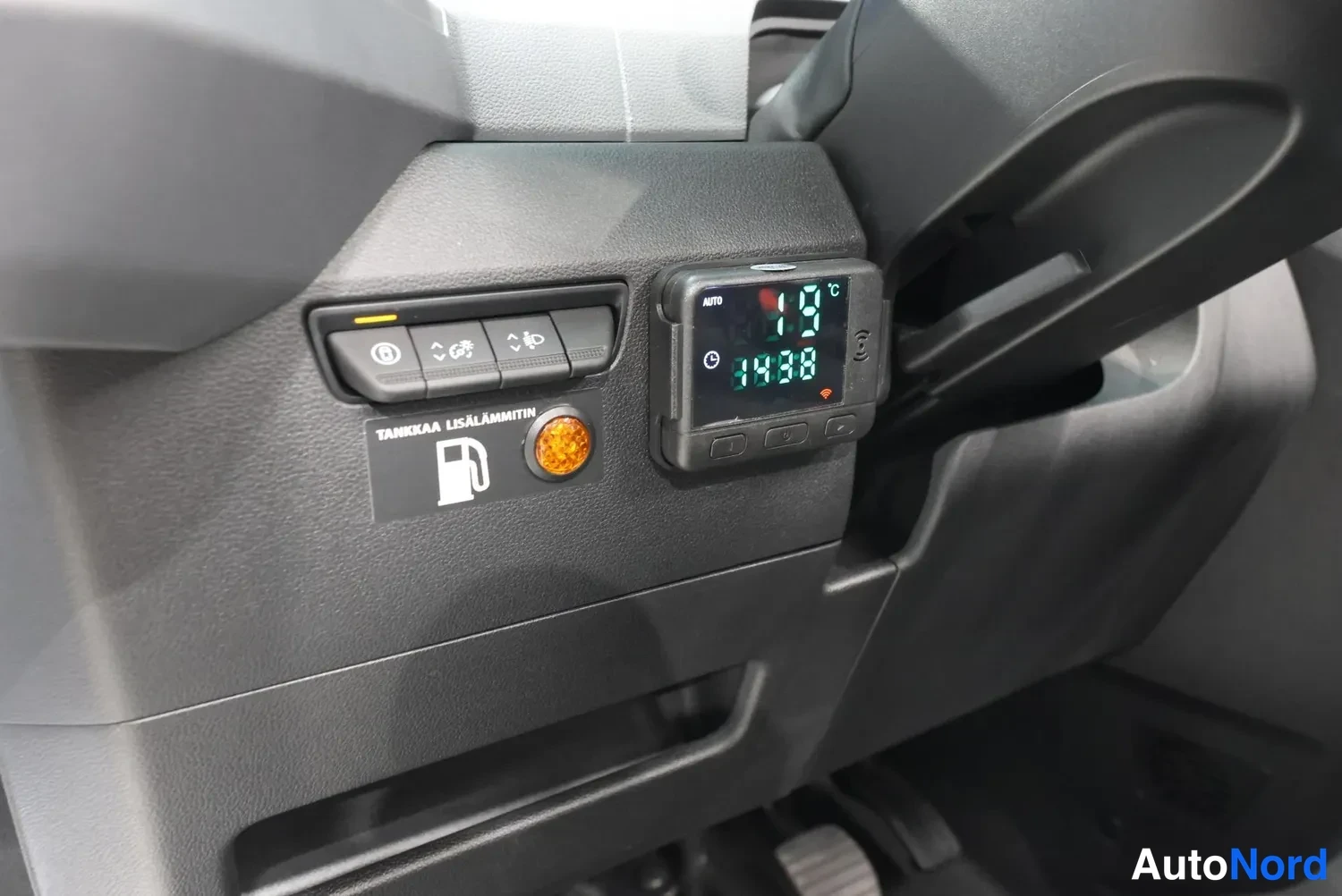 White Renault Master 2026, detail, photo 25