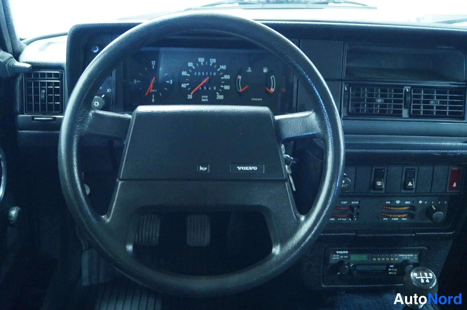 Harmaa Volvo 240 1989, yksityiskohta, kuva 12