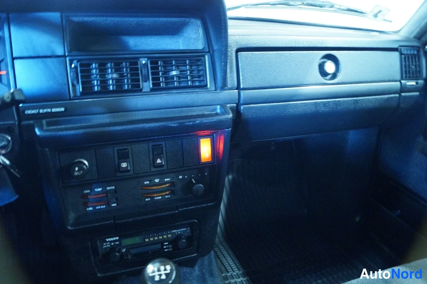 Harmaa Volvo 240 1989, ohjaamo, kuva 8