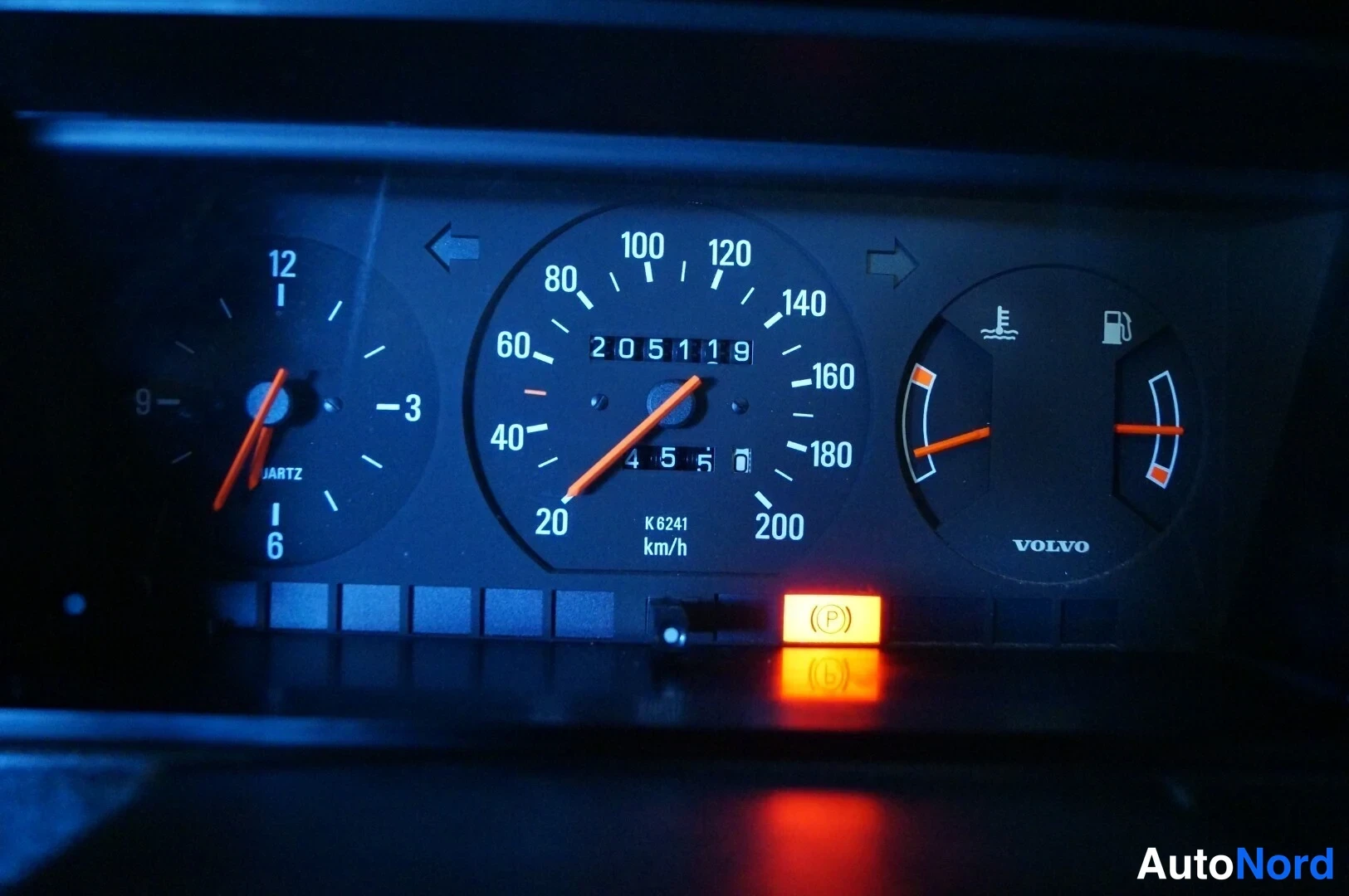 Harmaa Volvo 240 1989, yksityiskohta, kuva 14