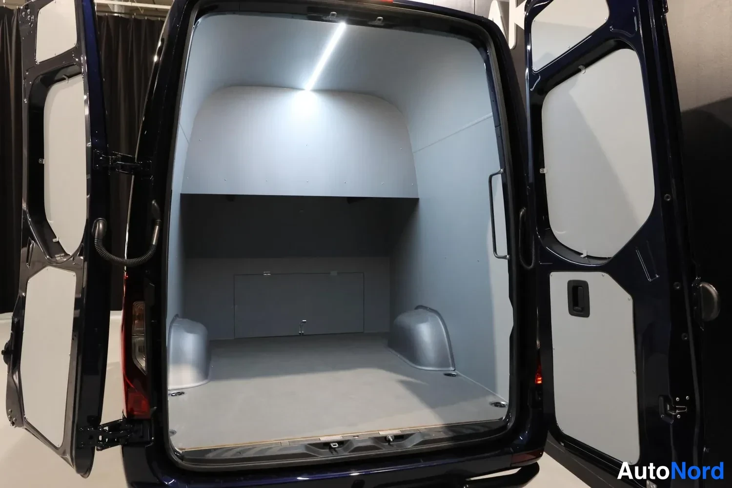 Blue Mercedes-Benz Sprinter 2026, boot, photo 17