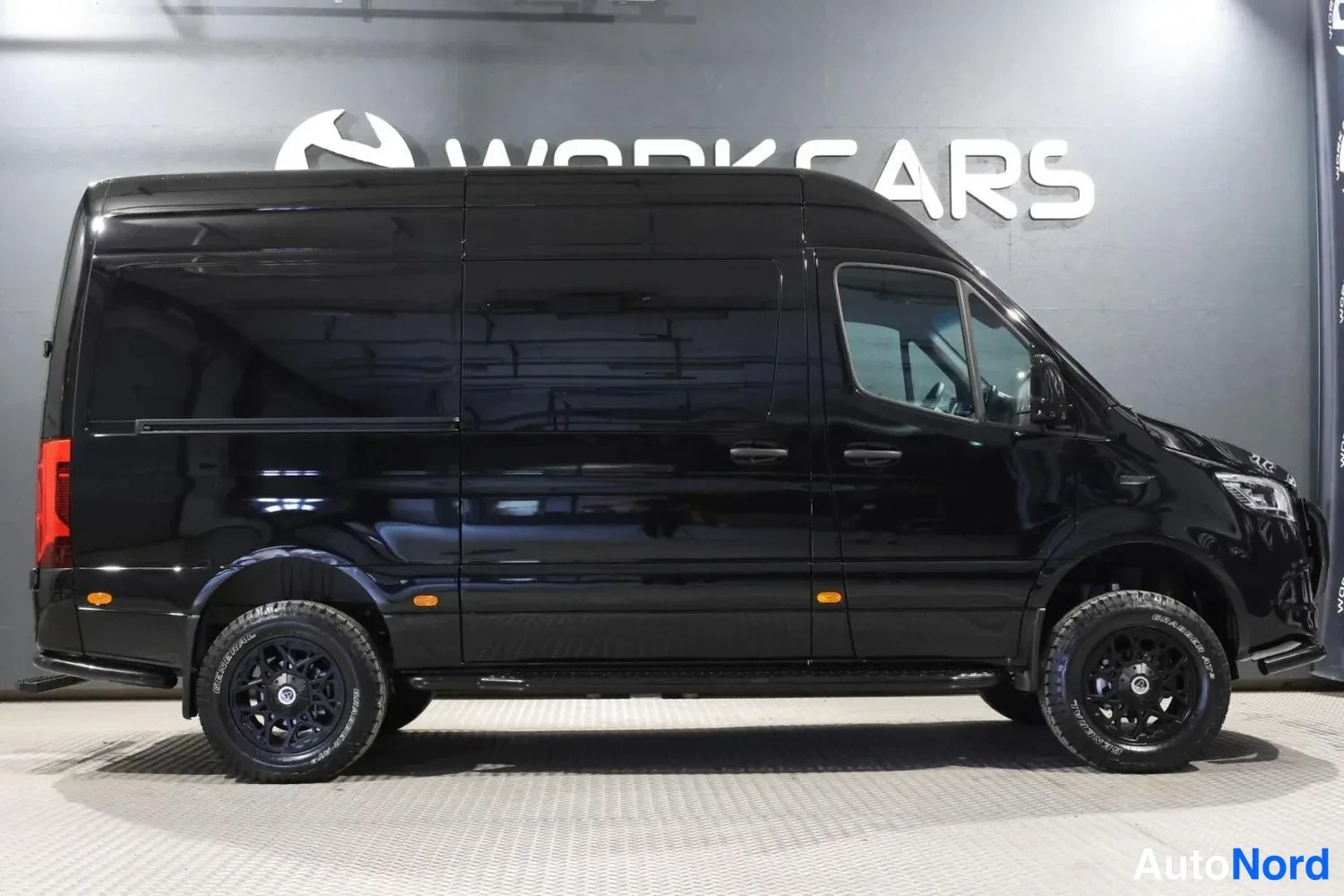 Black Mercedes-Benz Sprinter 319 CDI 2026, front three-quarter, nose to the right, photo 3