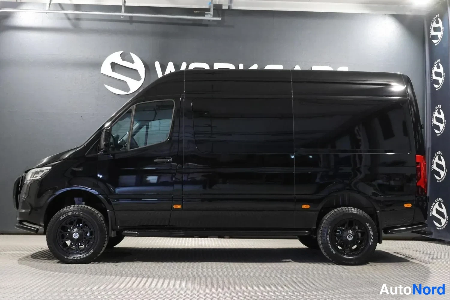 Black Mercedes-Benz Sprinter 319 CDI 2026, side, photo 4