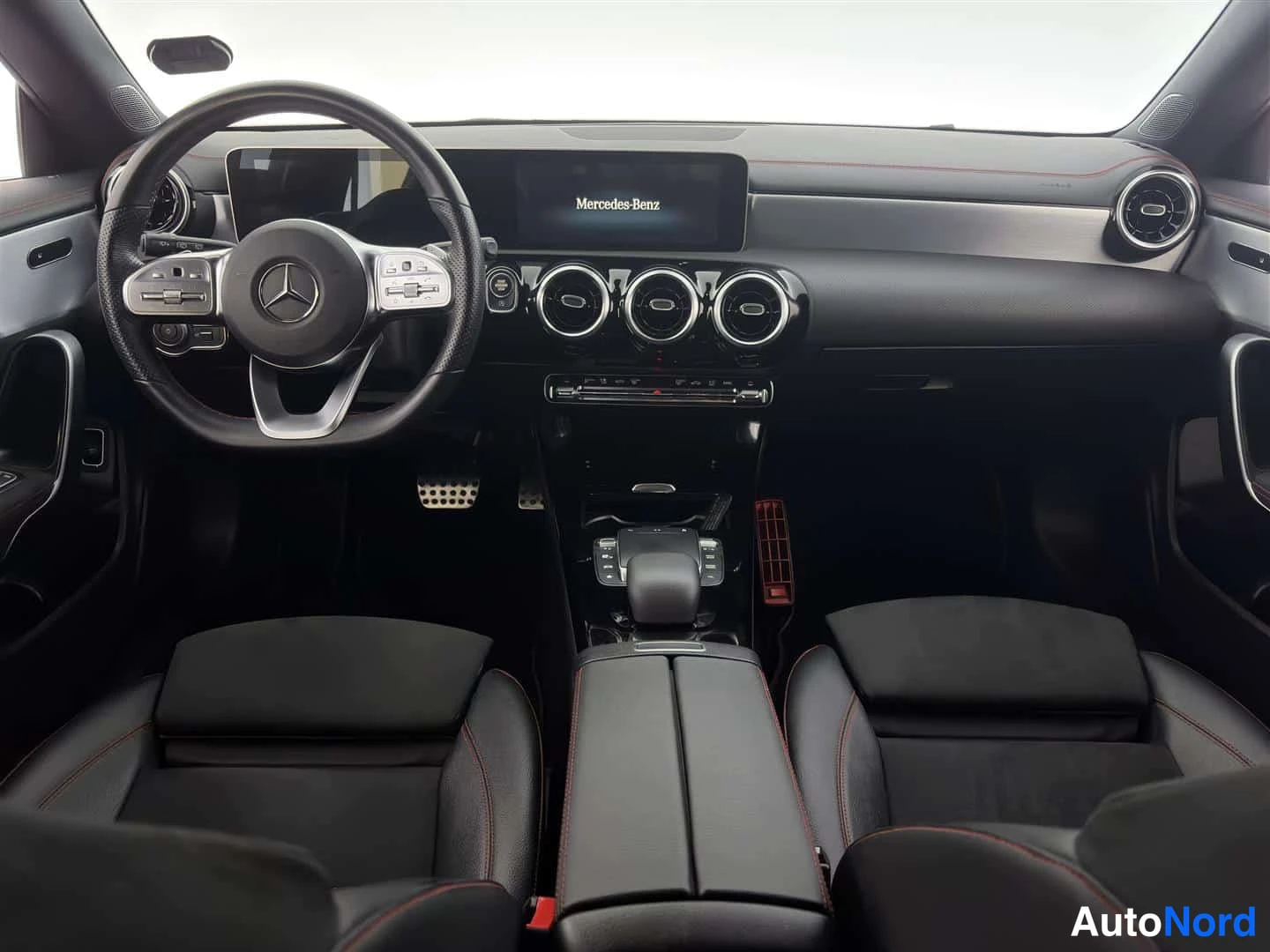 Harmaa Mercedes-Benz CLA 2020, kuva 13