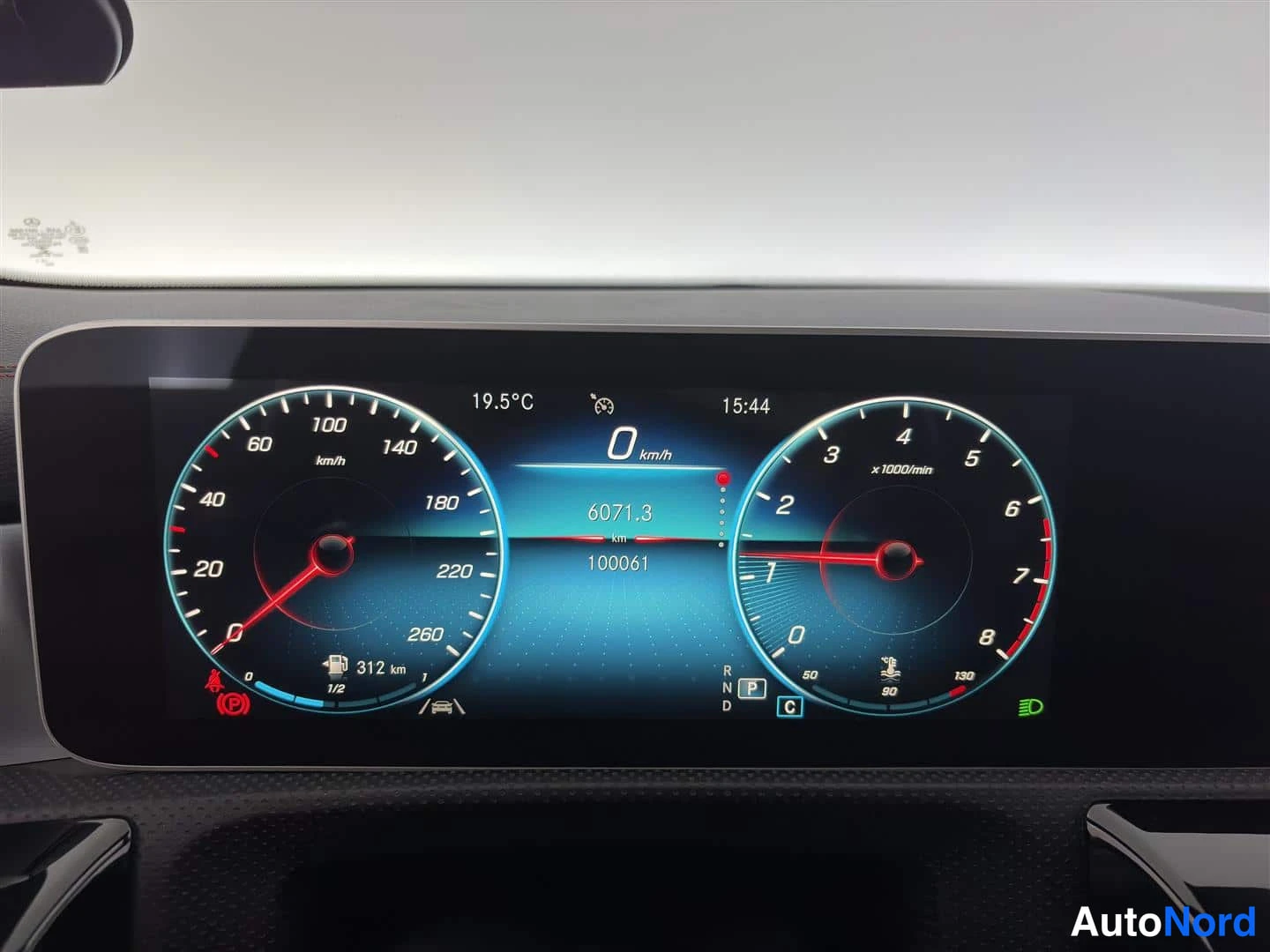 Harmaa Mercedes-Benz CLA 2020, kuva 21