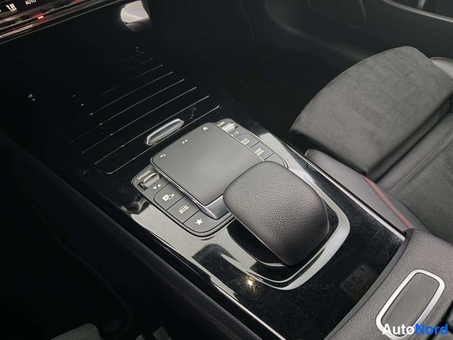 Harmaa Mercedes-Benz CLA 2020, kuva 25
