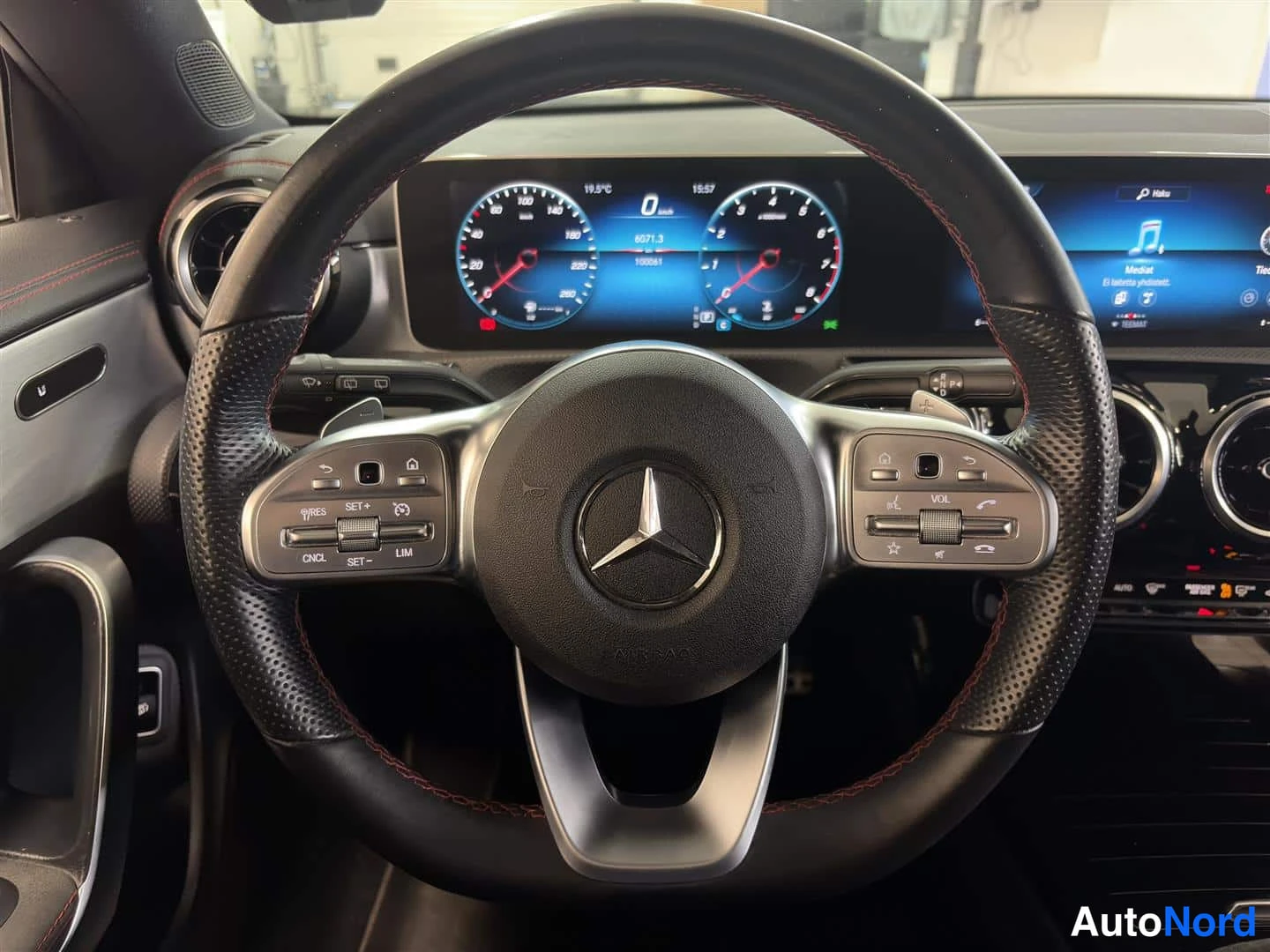 Harmaa Mercedes-Benz CLA 2020, kuva 26