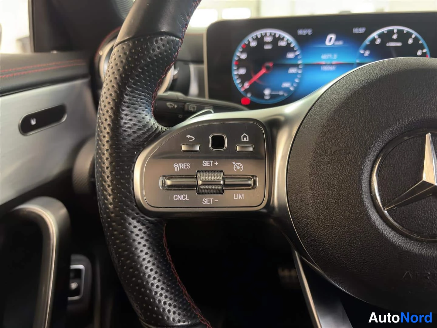 Harmaa Mercedes-Benz CLA 2020, kuva 27