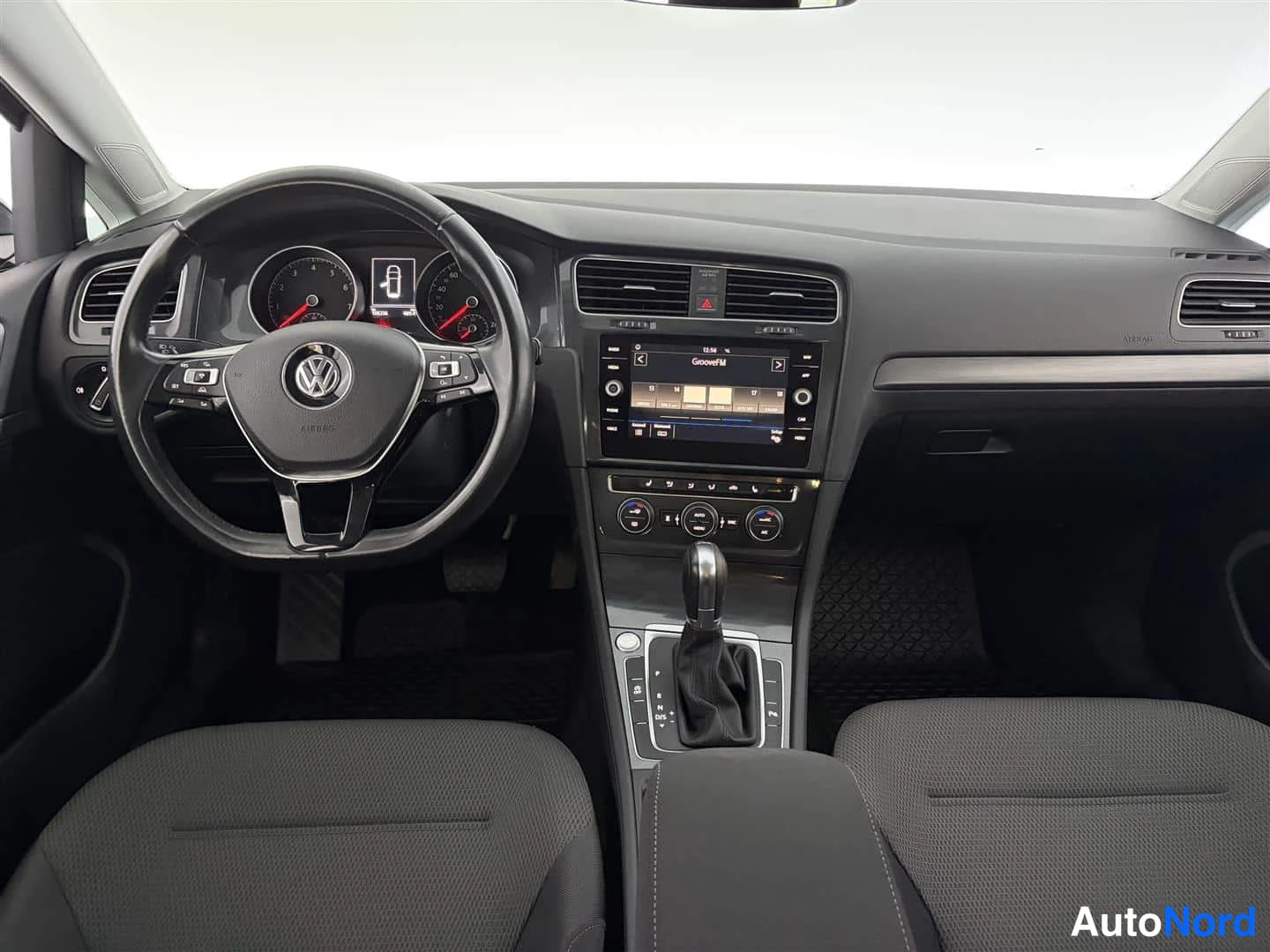 Blue Volkswagen Golf 2017, photo 13