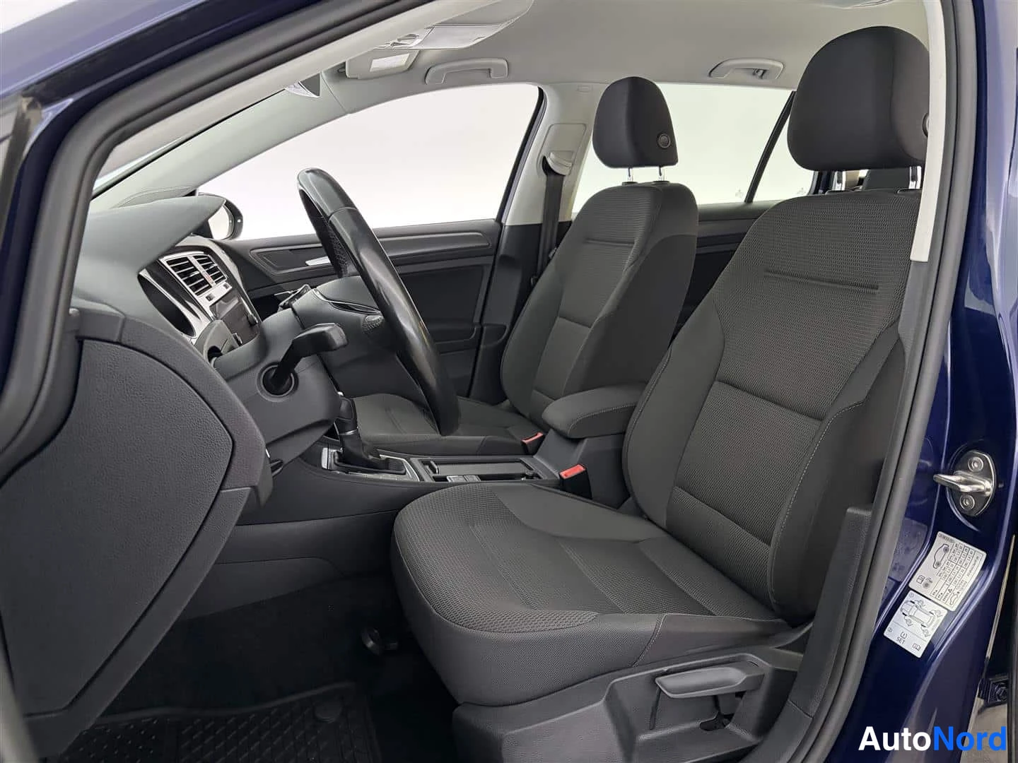 Blue Volkswagen Golf 2017, photo 16