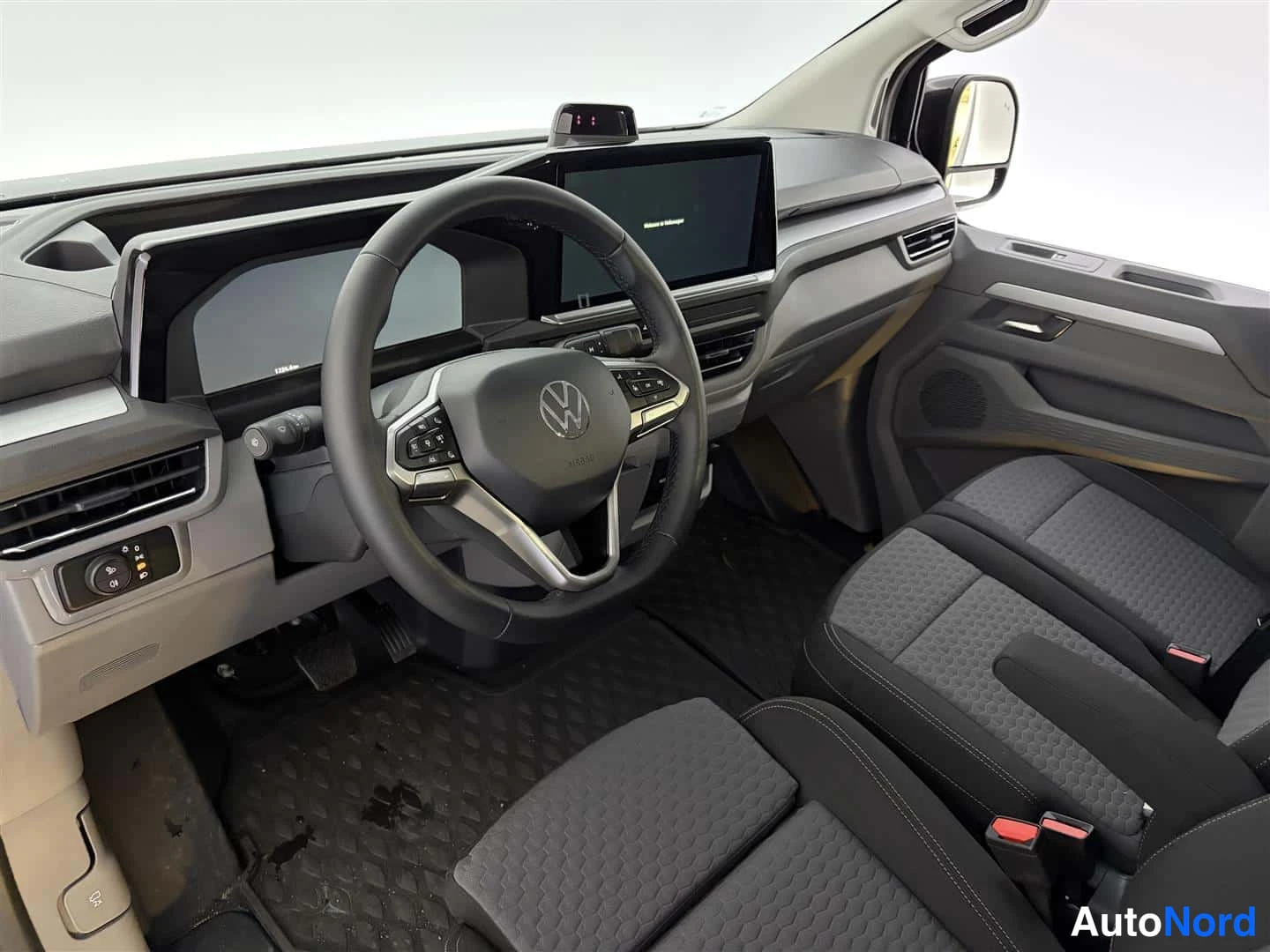 Musta Volkswagen Transporter 2026, kuva 14