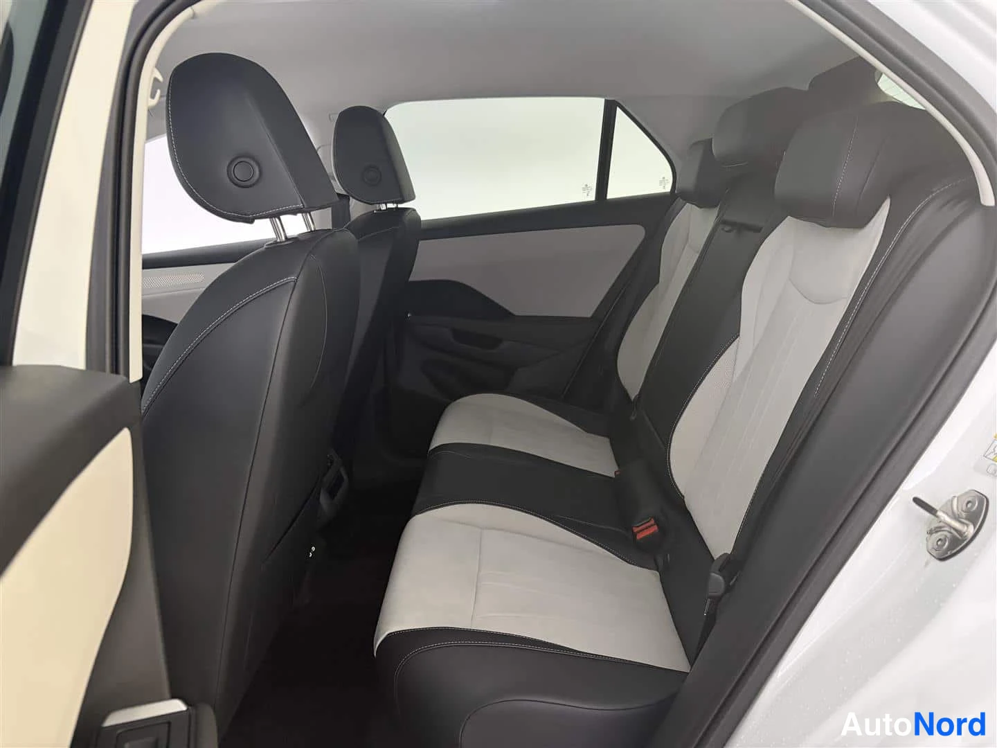 Harmaa Volkswagen T-Roc 2026, kuva 17