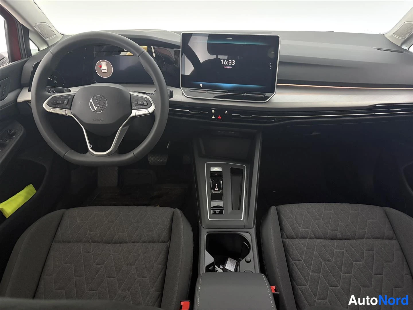 Punainen Volkswagen Golf 2026, kuva 12