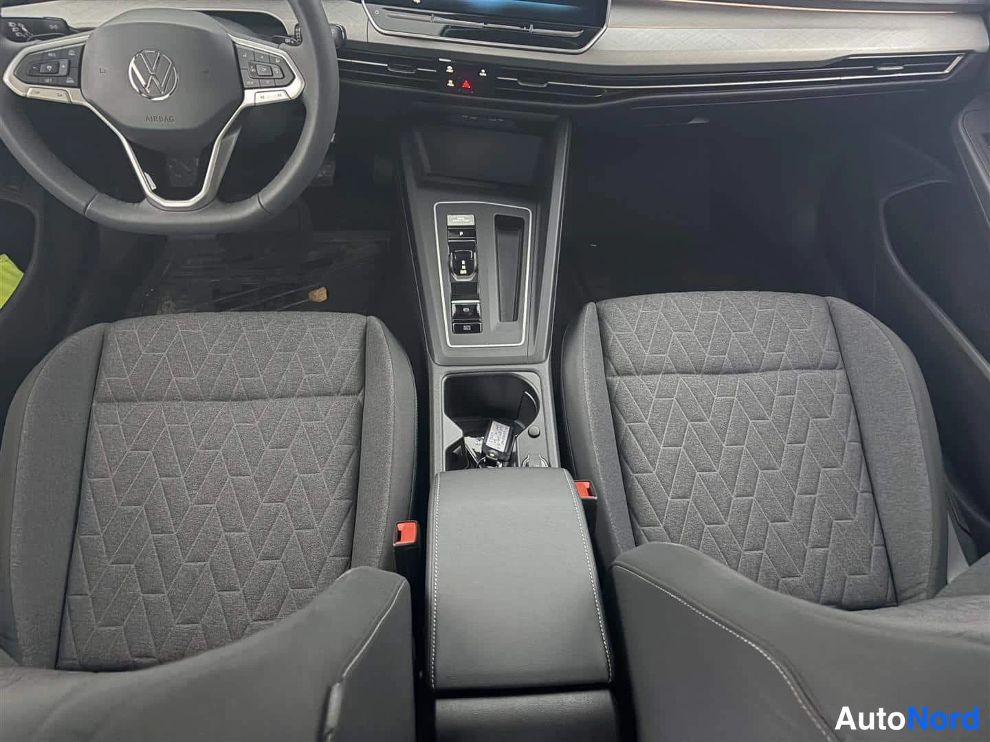 Punainen Volkswagen Golf 2026, kuva 13