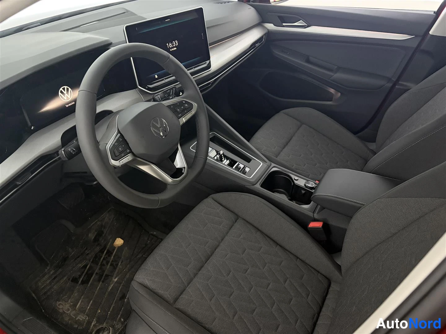 Punainen Volkswagen Golf 2026, kuva 16