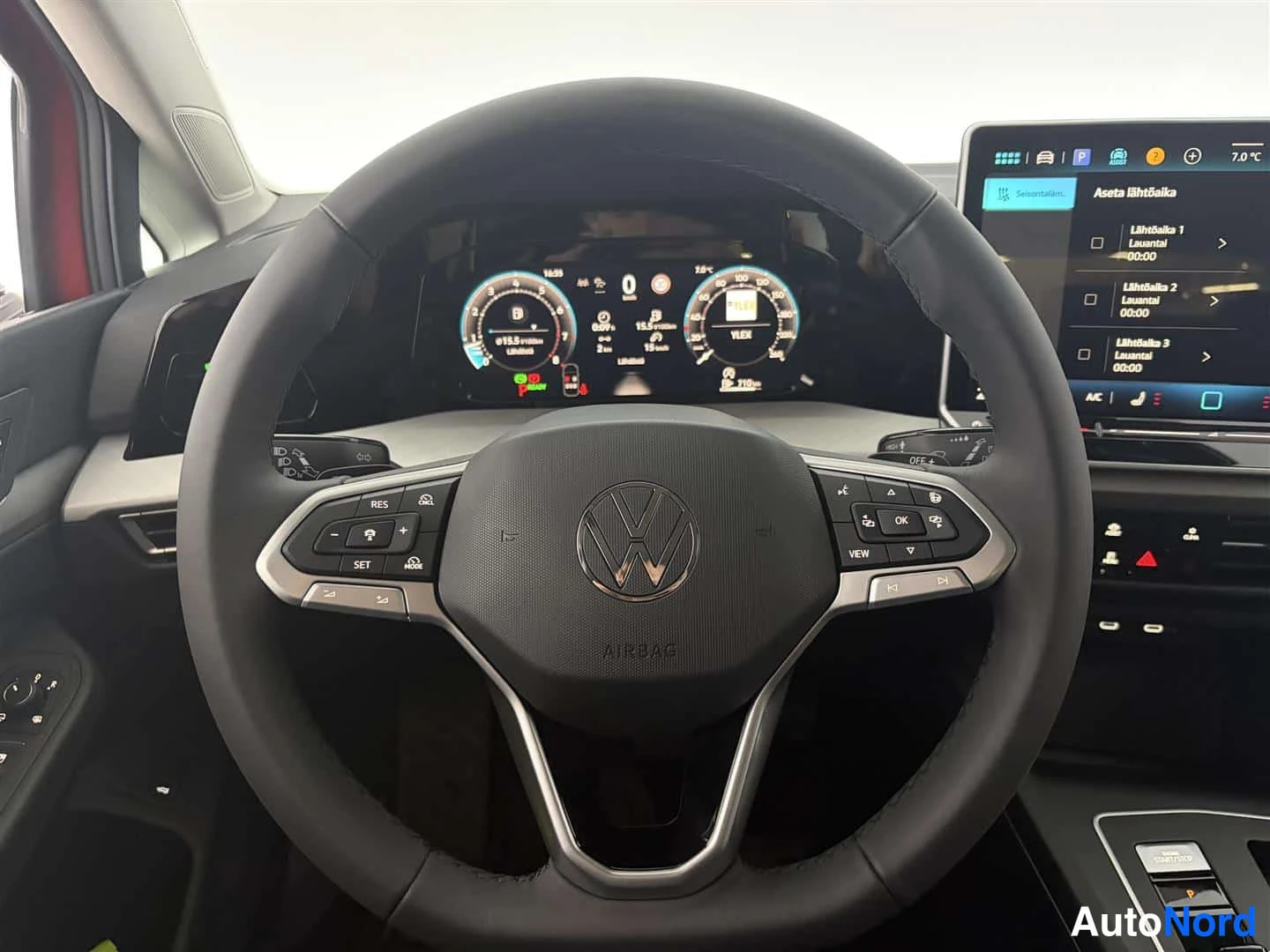 Punainen Volkswagen Golf 2026, kuva 26