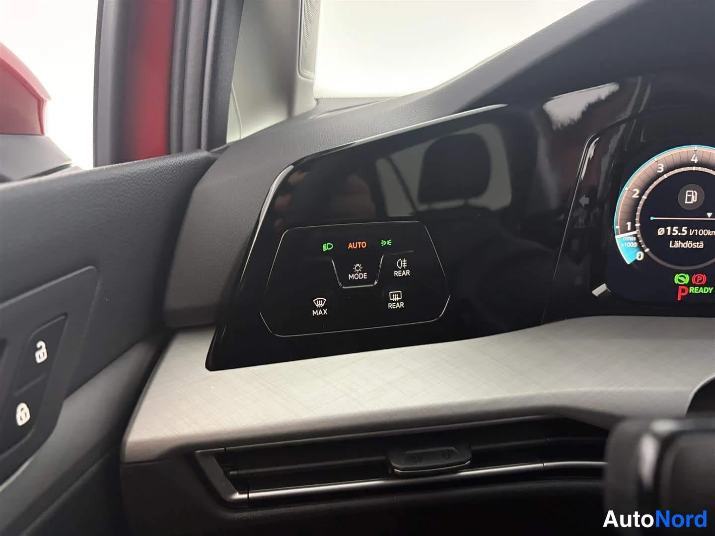 Punainen Volkswagen Golf 2026, kuva 29