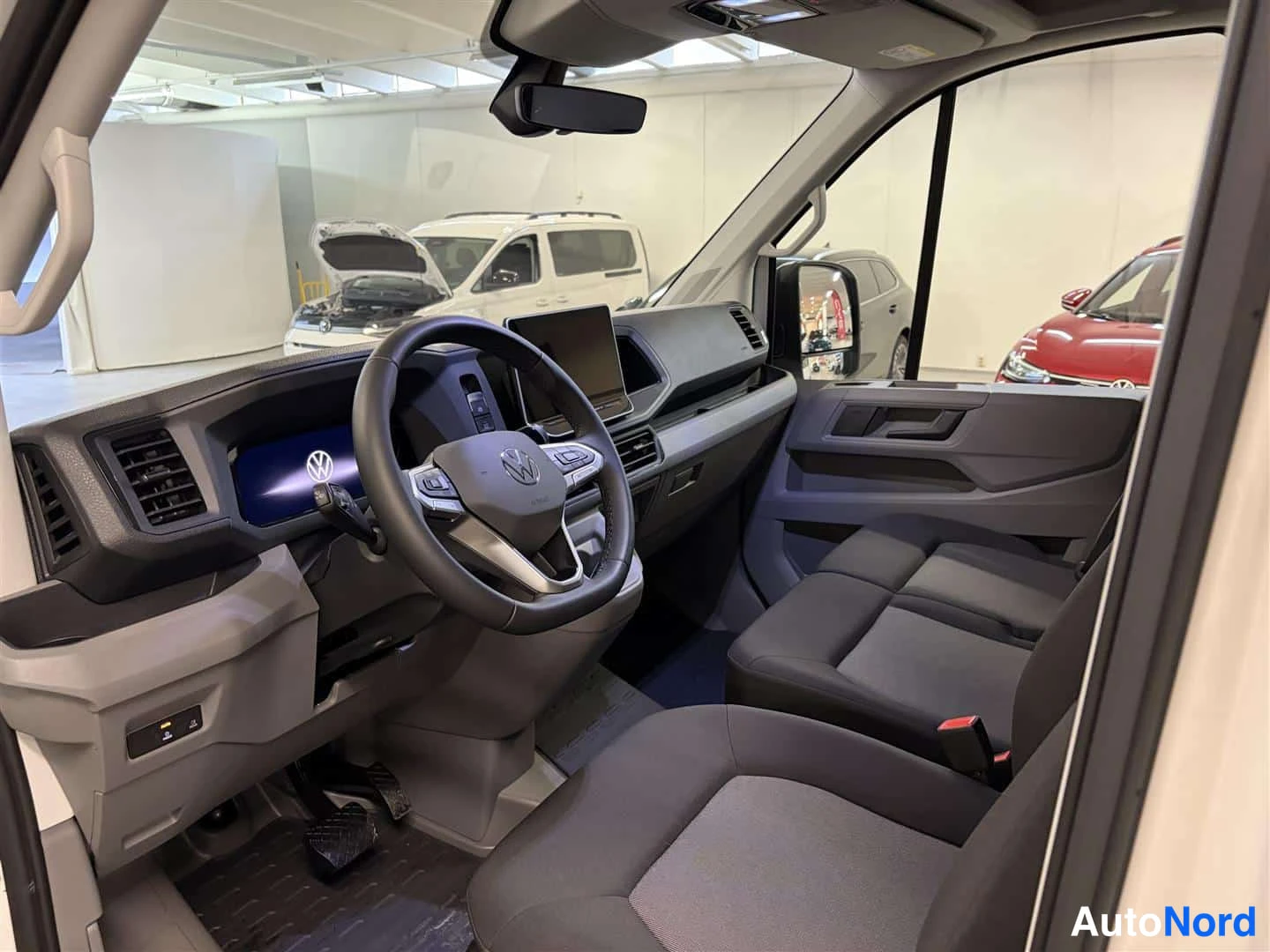 Valkoinen Volkswagen Crafter 2026, kuva 7