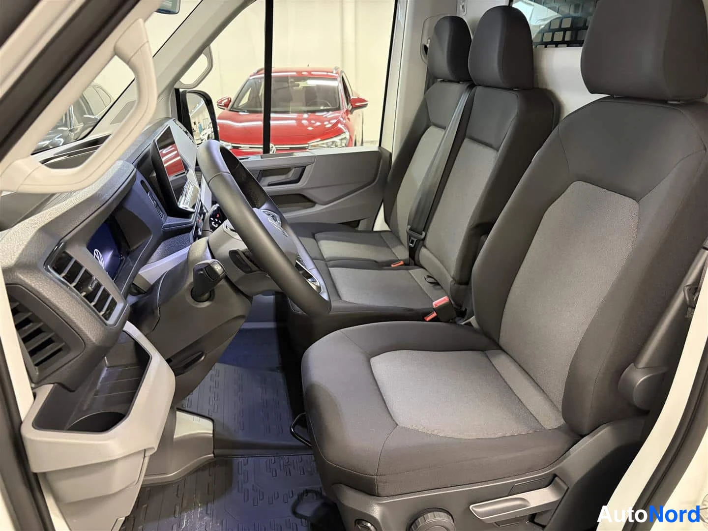 Valkoinen Volkswagen Crafter 2026, kuva 8