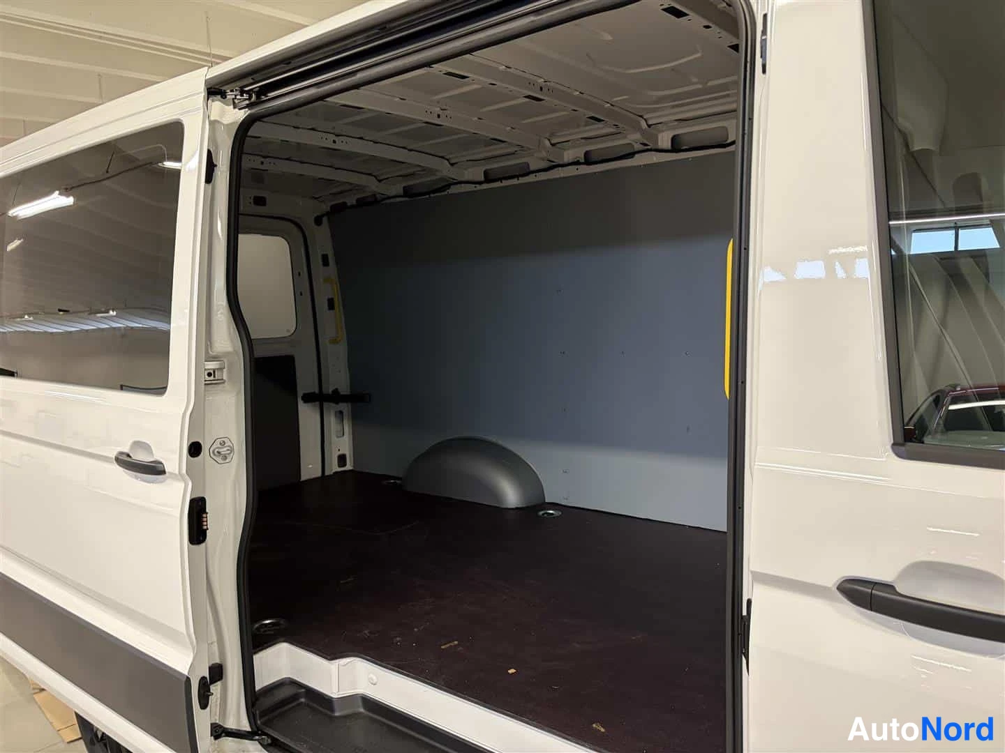 Valkoinen Volkswagen Crafter 2026, kuva 10