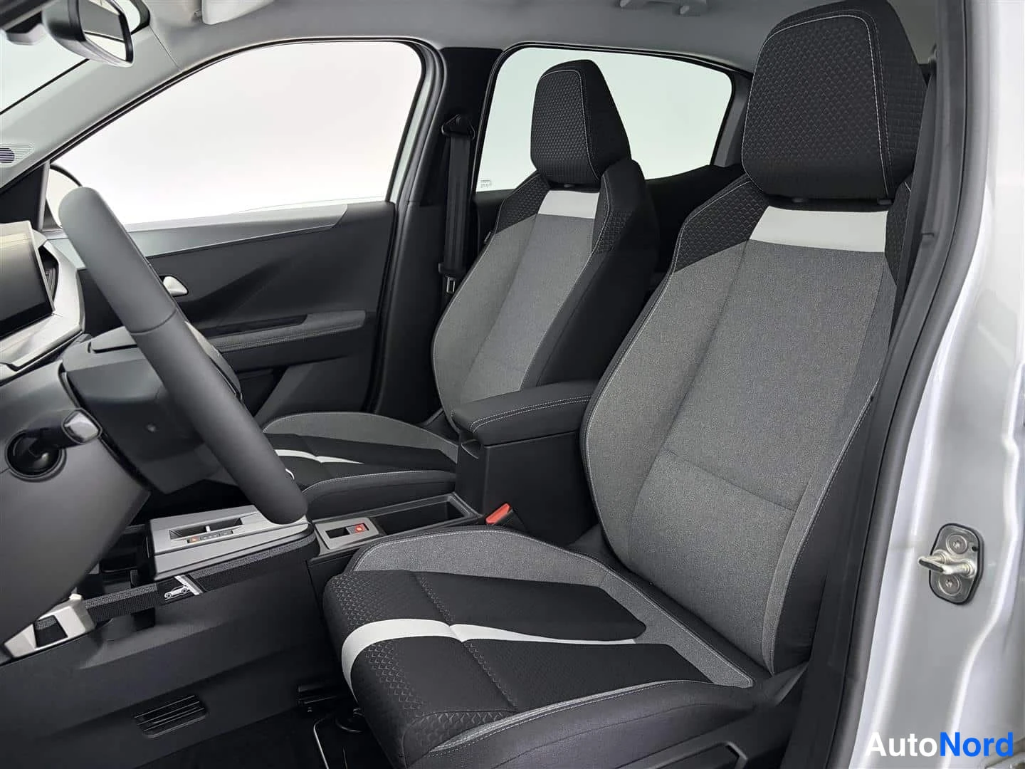 Harmaa Opel Frontera 2025, kuva 19