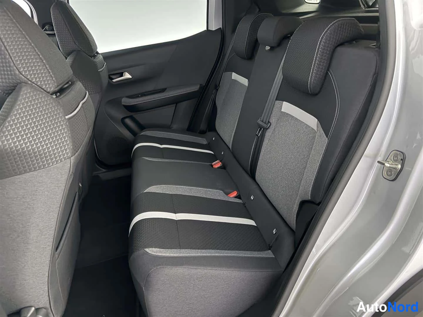 Harmaa Opel Frontera 2025, kuva 21