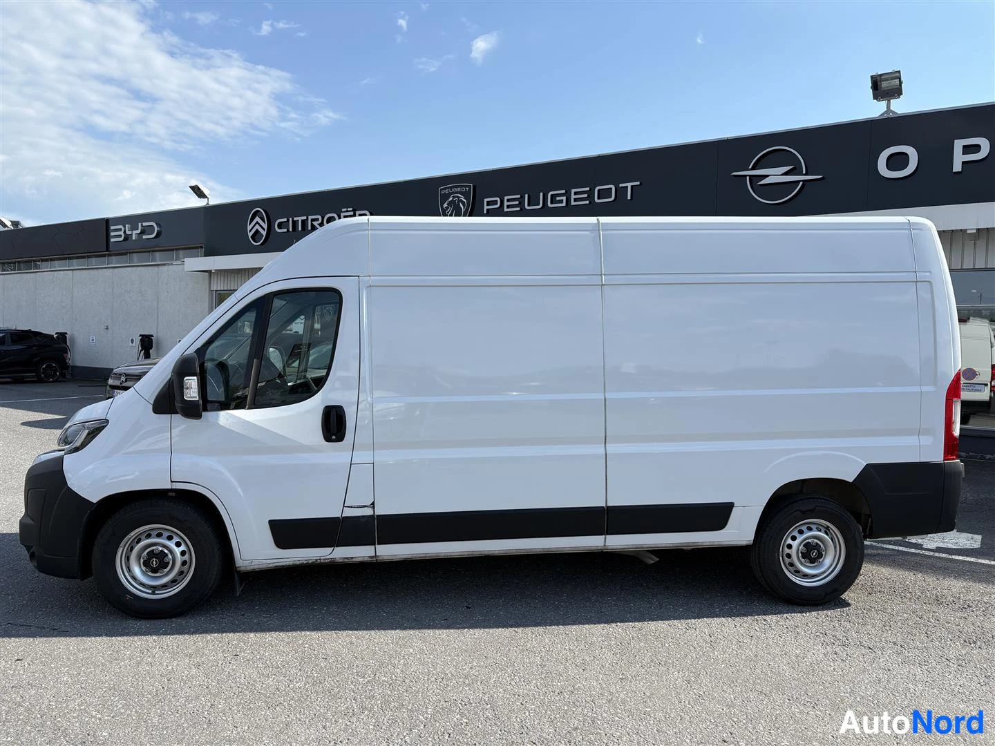 Valkoinen Opel Movano 2025, kuva 2