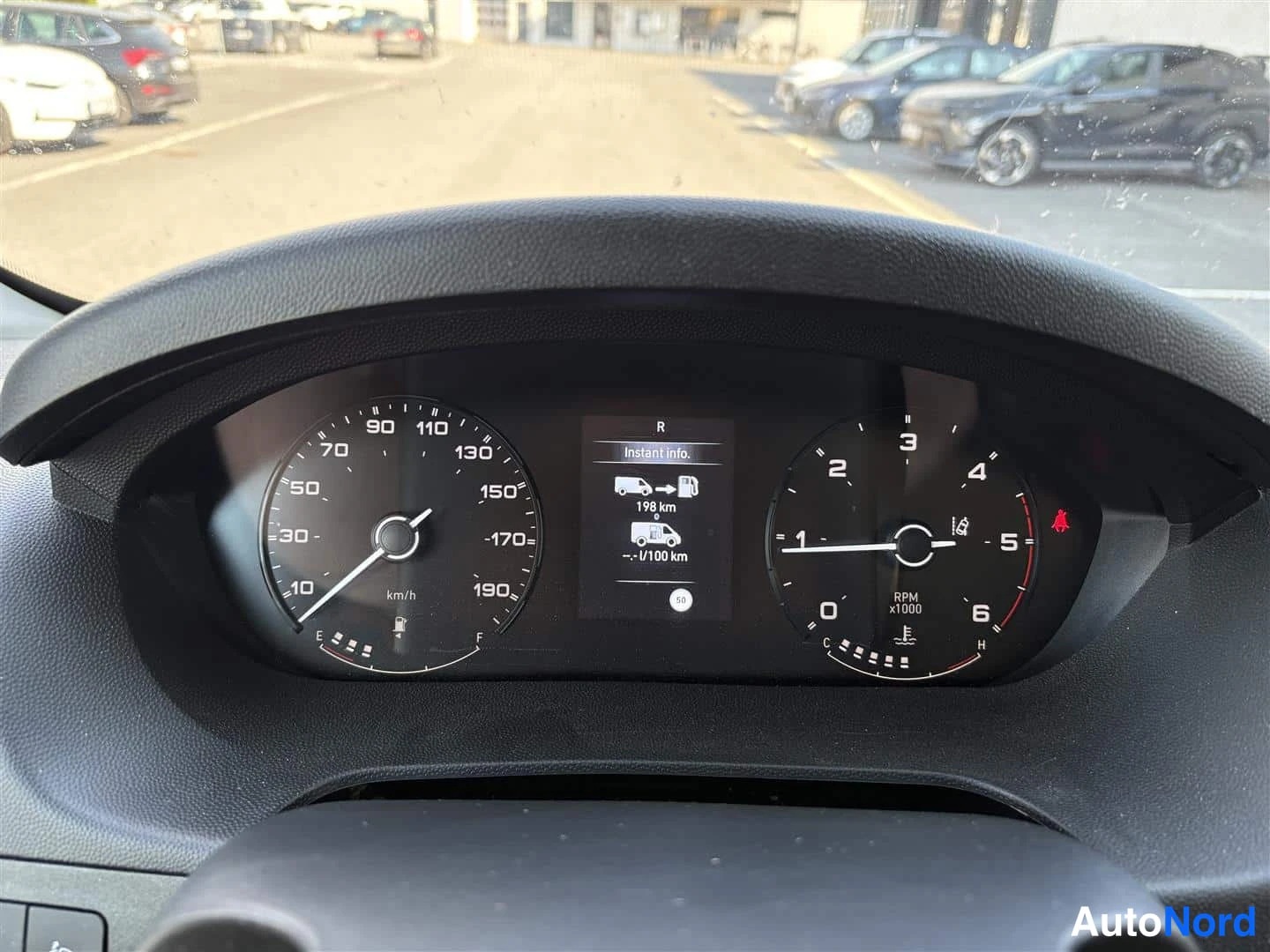 Valkoinen Opel Movano 2025, kuva 19