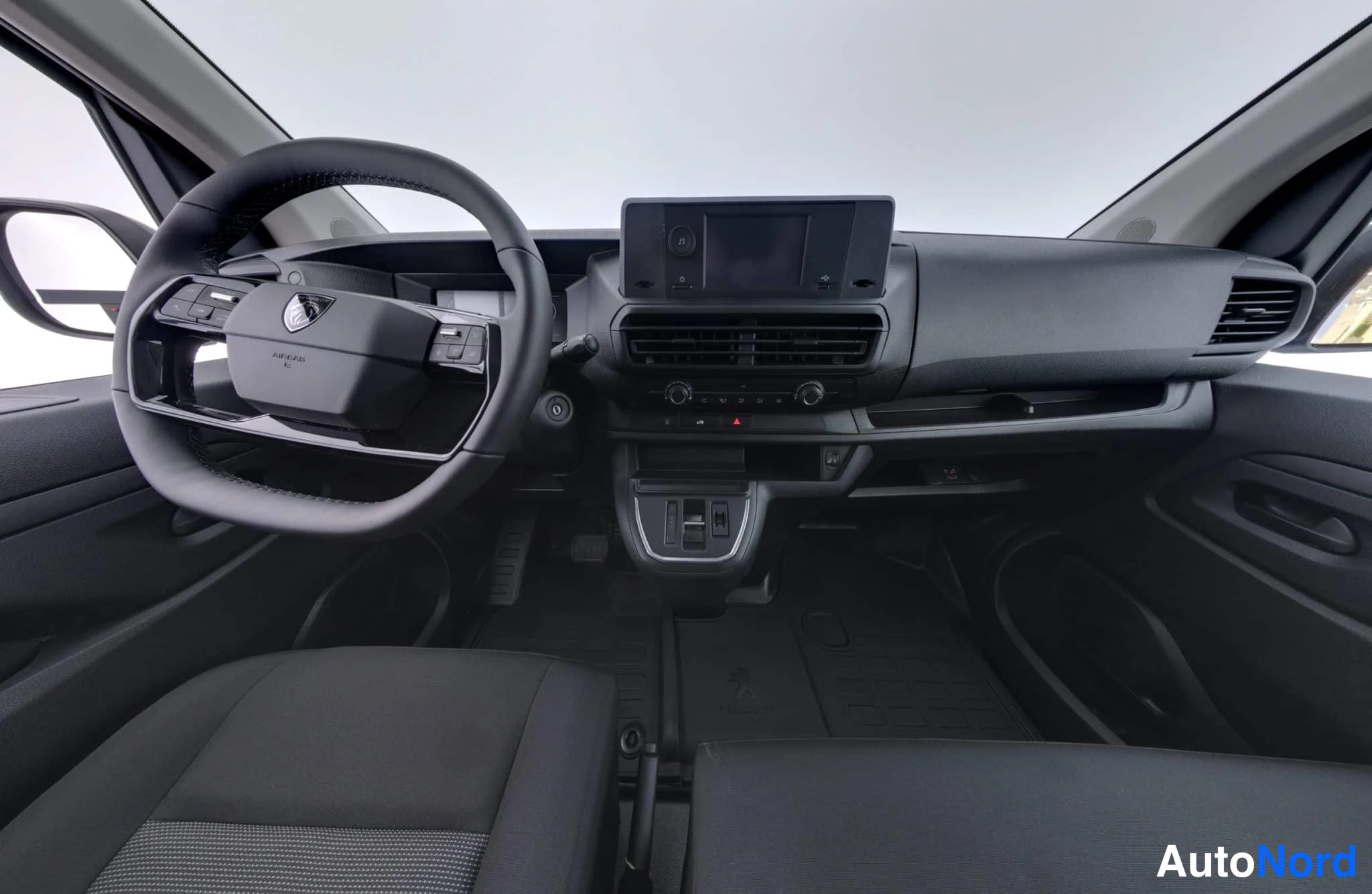 Valkoinen Peugeot Expert 2026, kuva 13