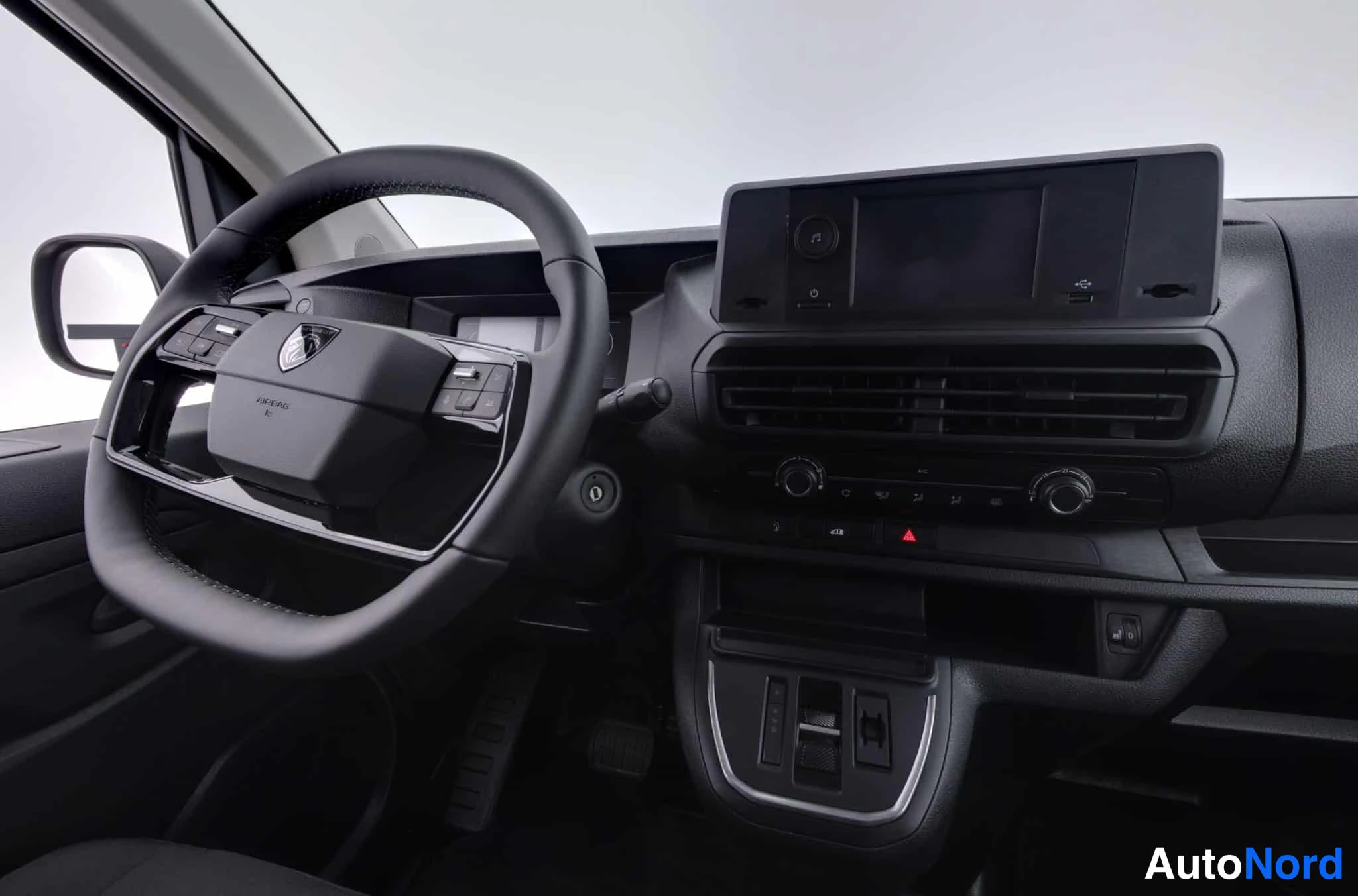 Valkoinen Peugeot Expert 2026, kuva 15