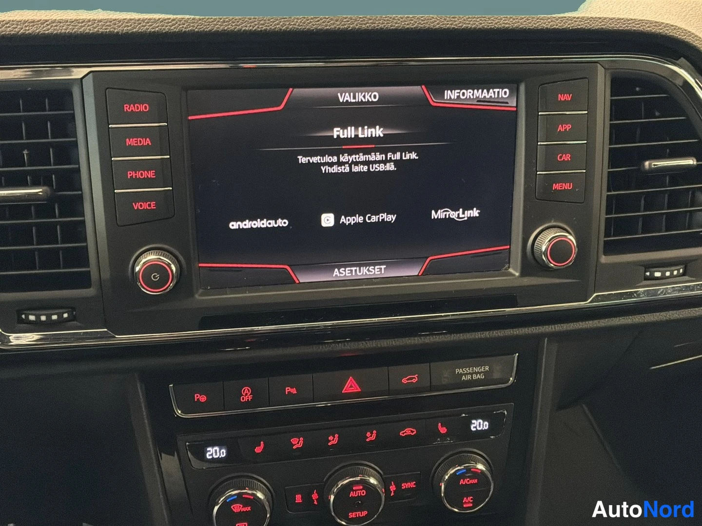 Valkoinen Seat Ateca 2018, kuva 11