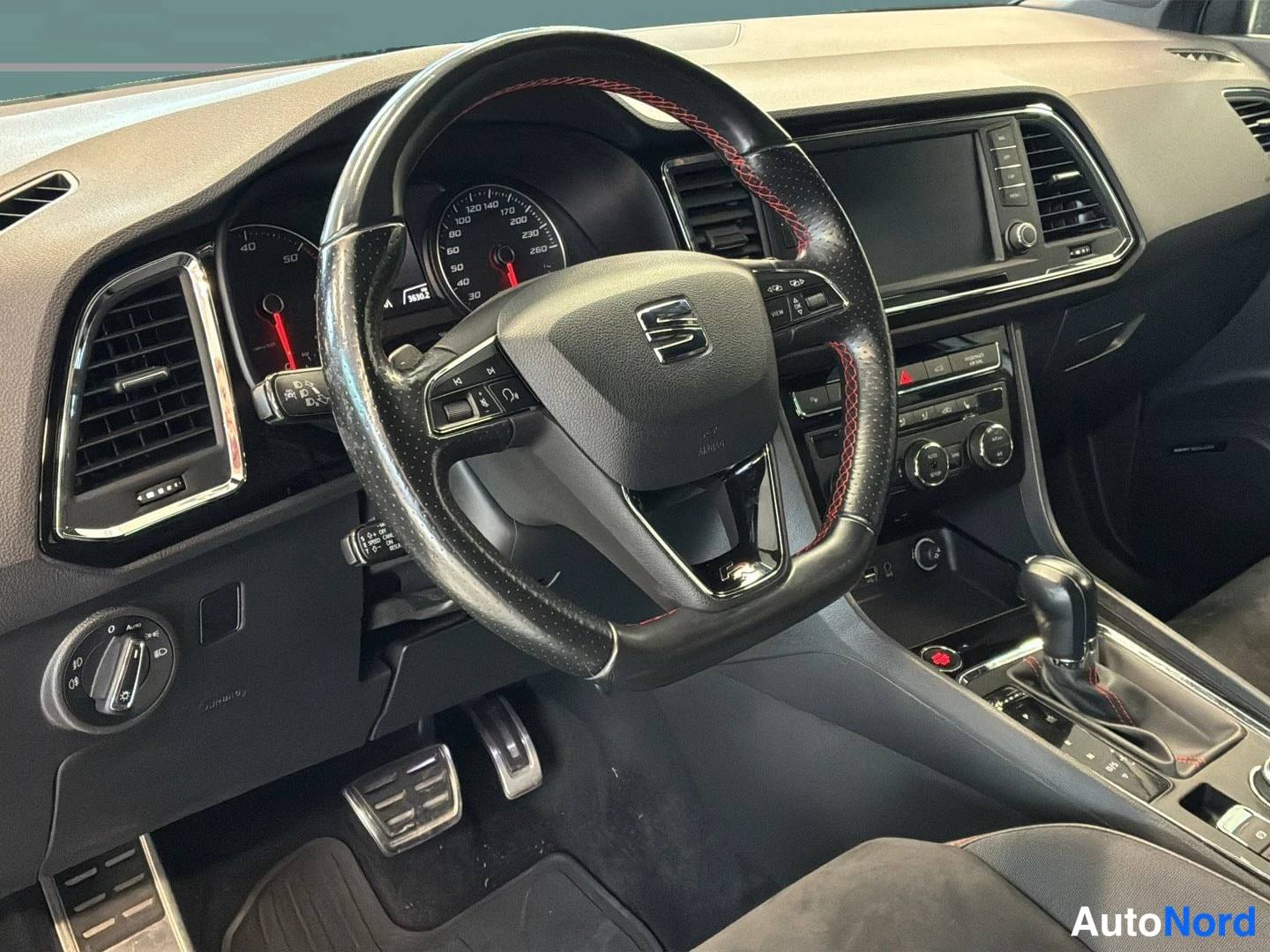 Valkoinen Seat Ateca 2018, kuva 6