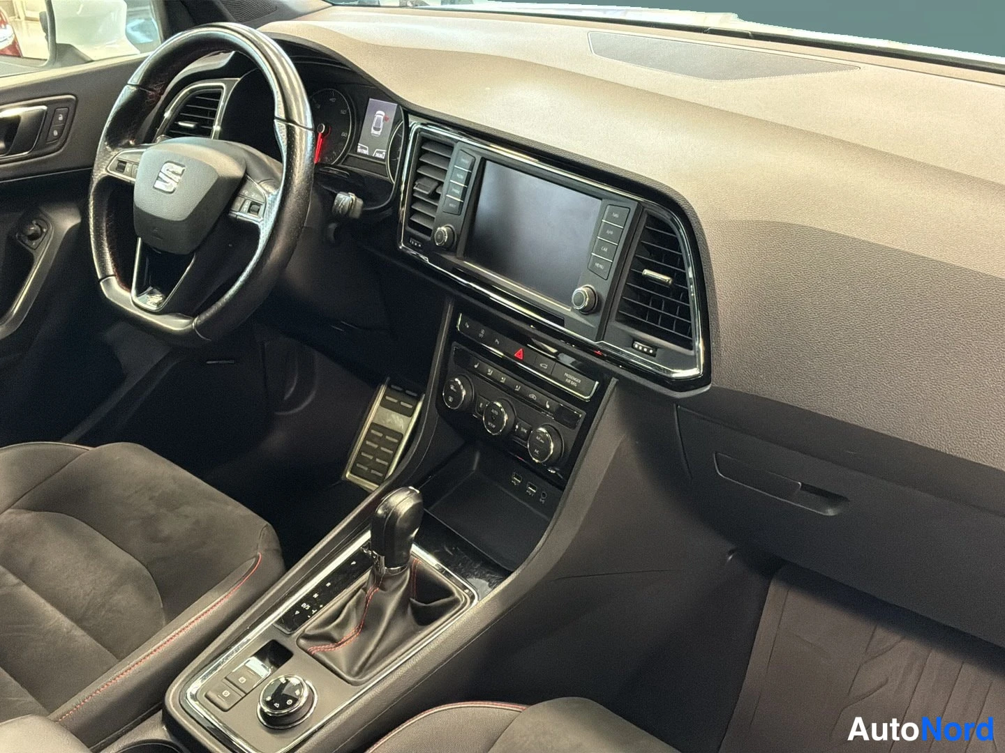 Valkoinen Seat Ateca 2018, kuva 9