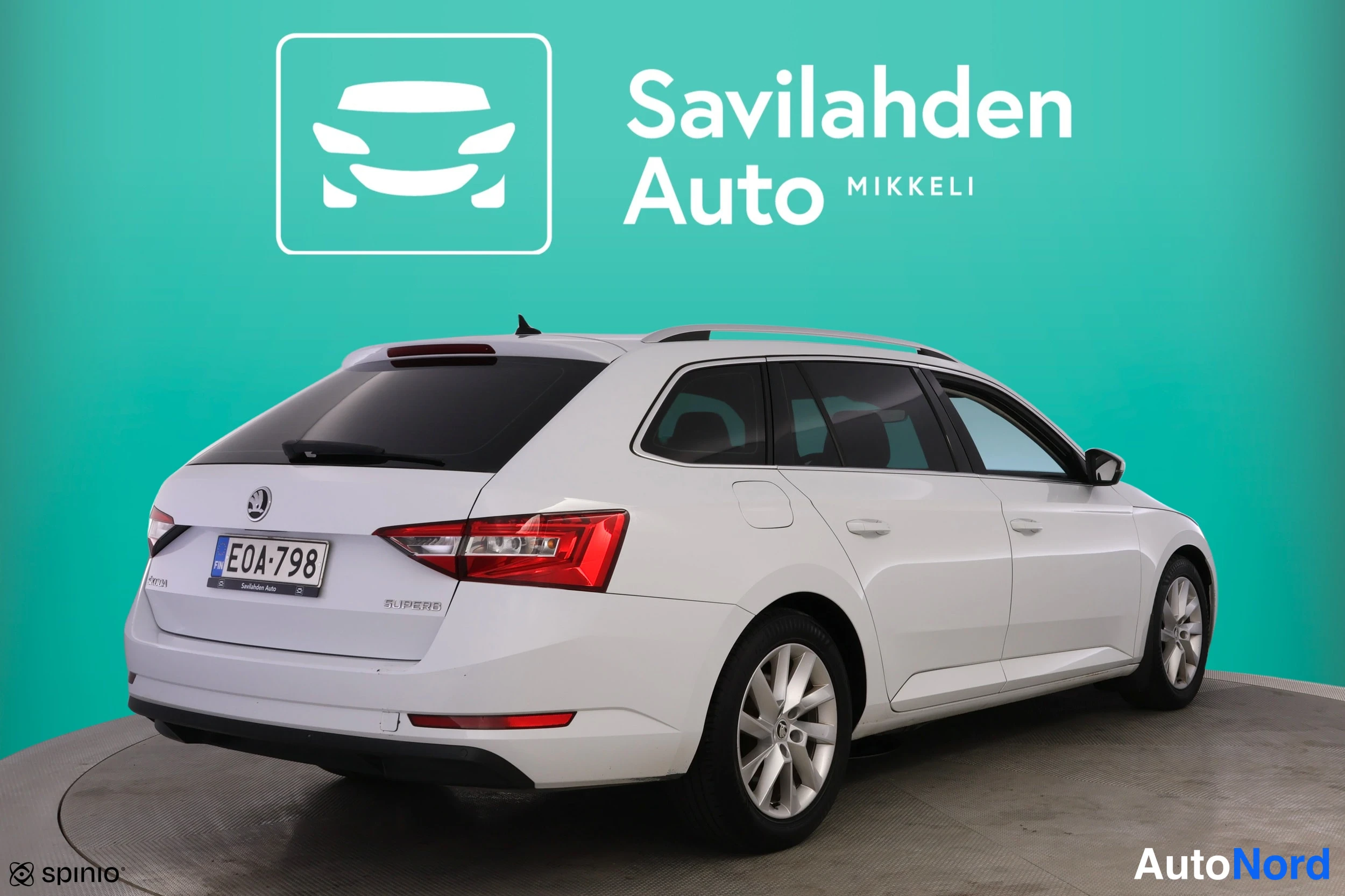 Valkoinen Skoda Superb 2015, kuva 7