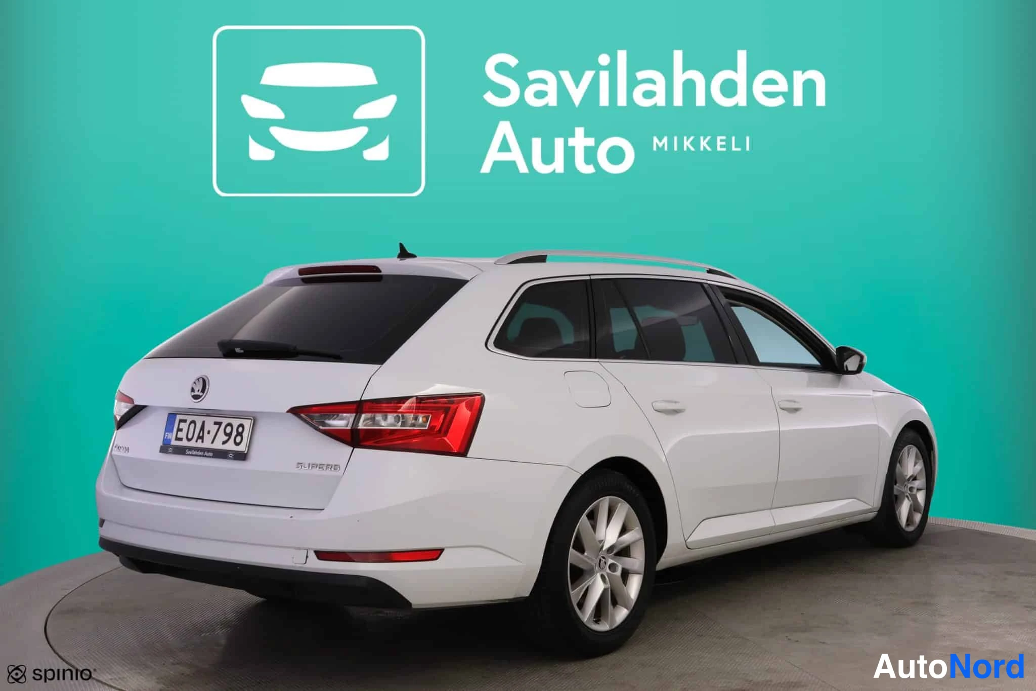 Valkoinen Skoda Superb 2015, kuva 8