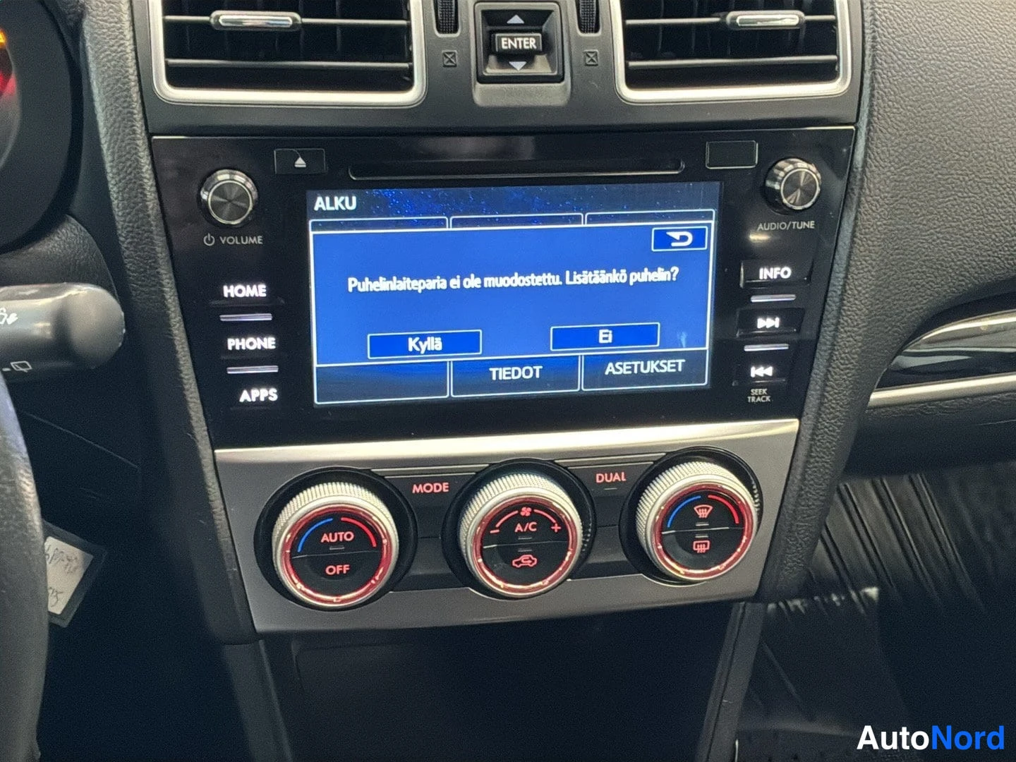 White Subaru XV 2016, photo 11