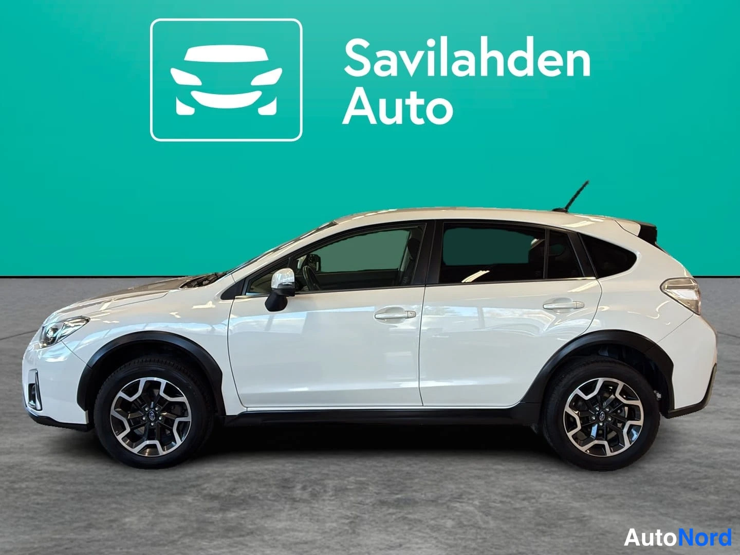 White Subaru XV 2016, photo 3