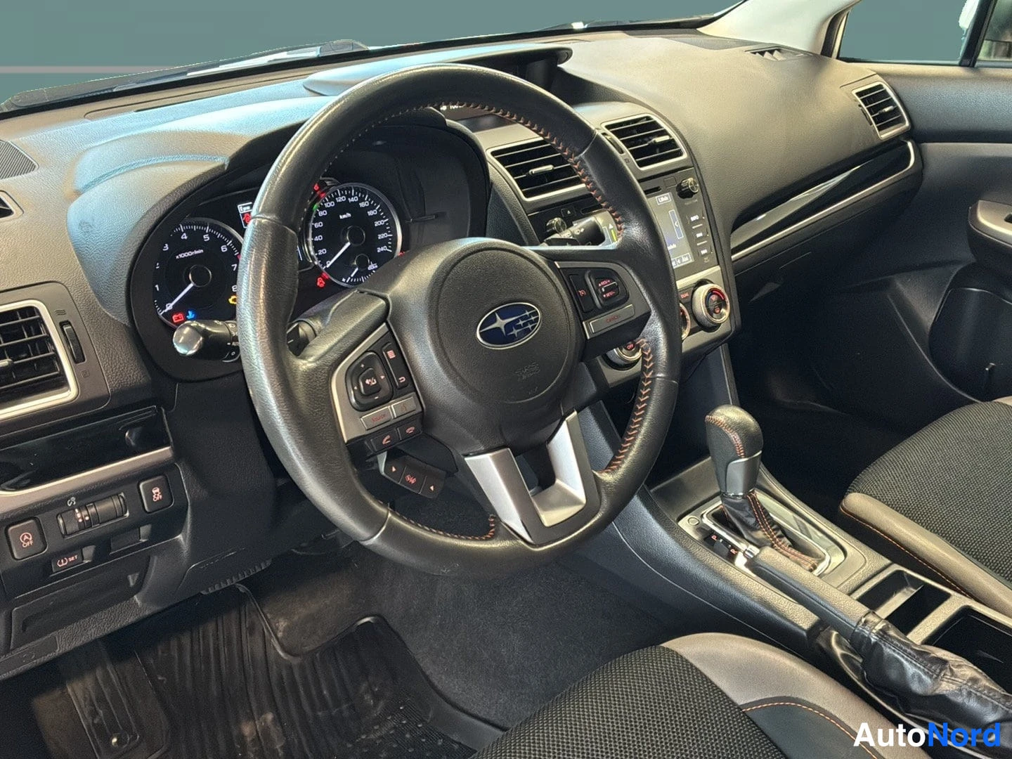 White Subaru XV 2016, photo 6